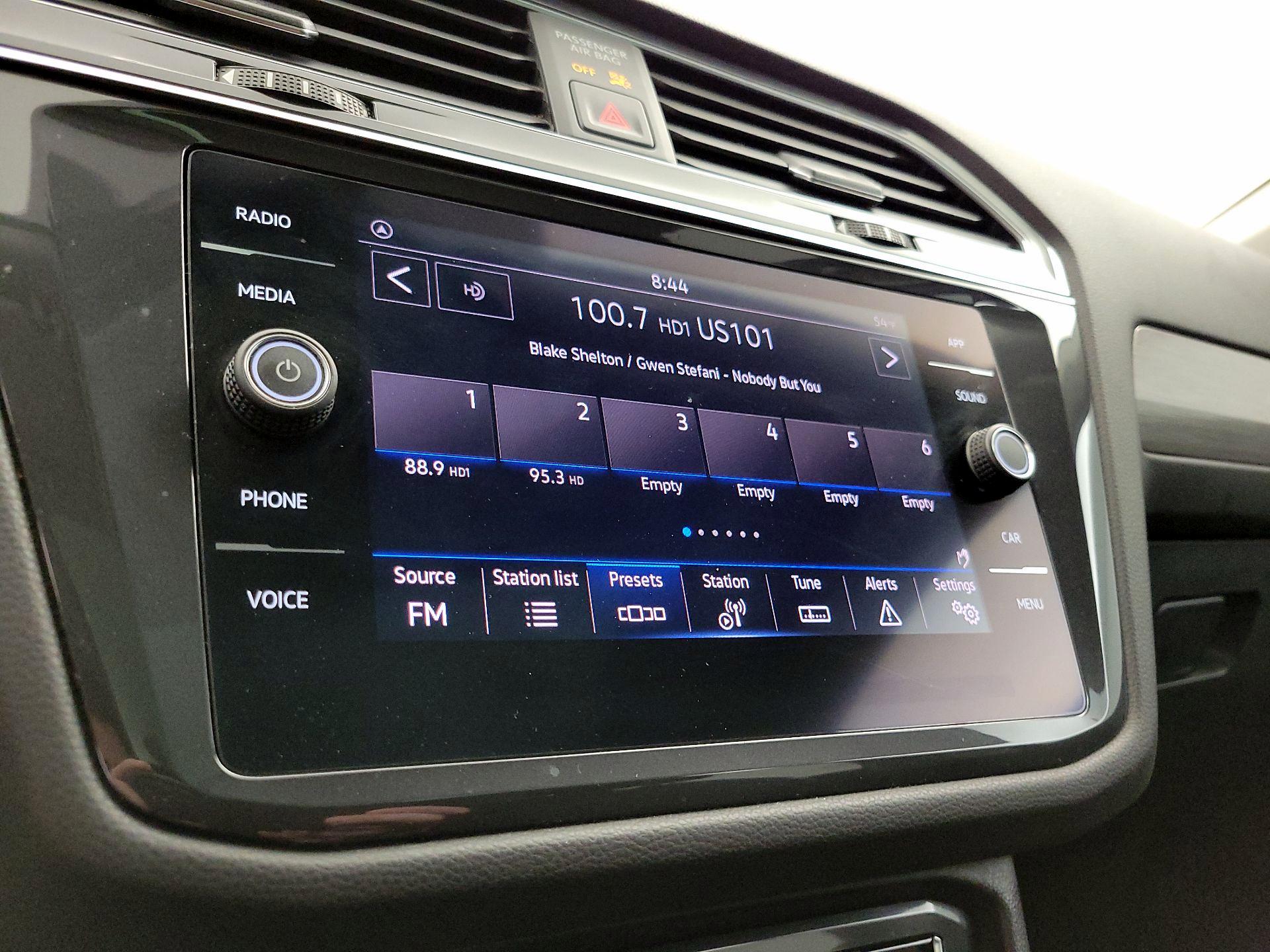 Thumbnail: 2021 Volkswagen Tiguan - 15