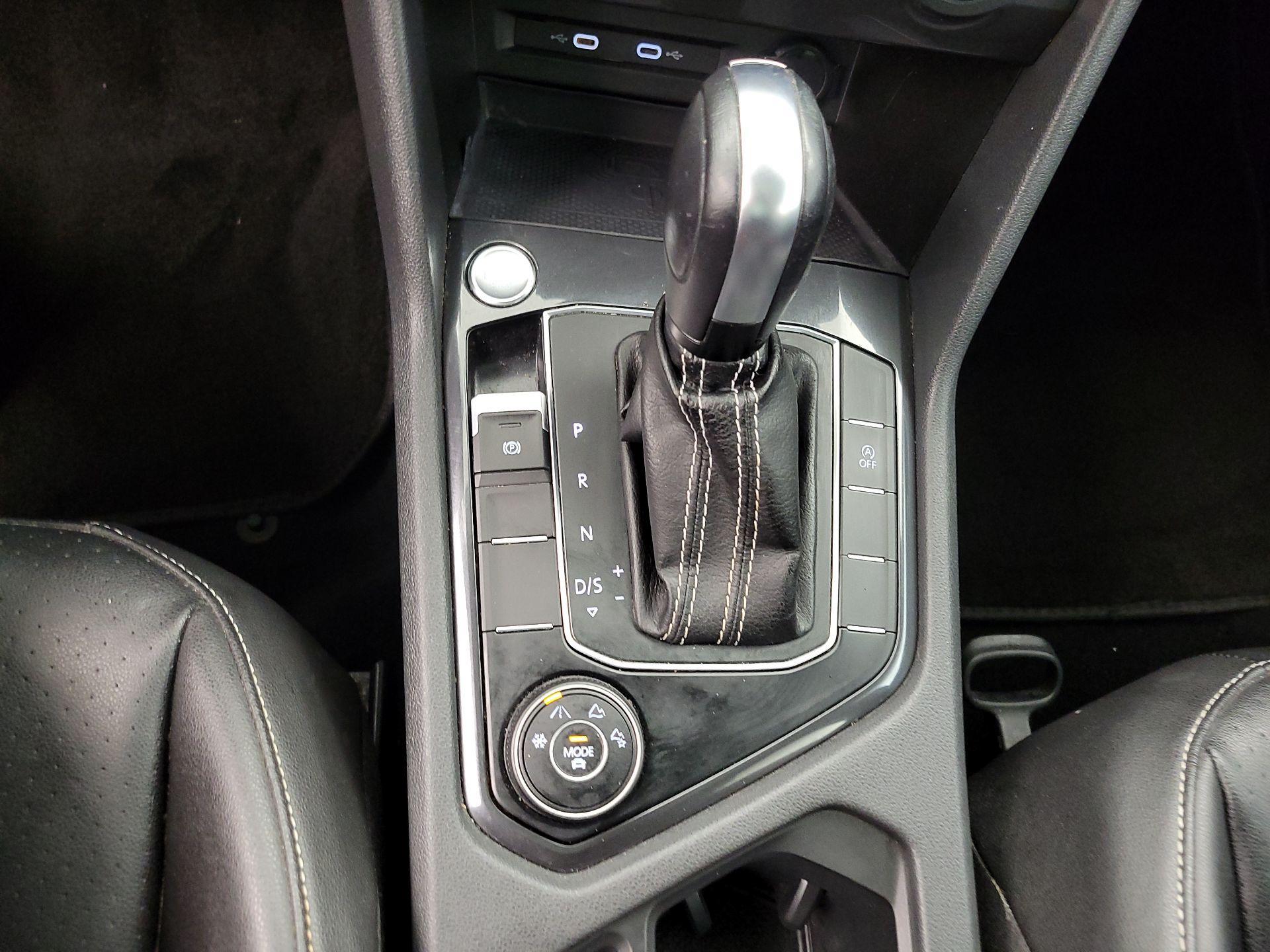 Thumbnail: 2021 Volkswagen Tiguan - 17