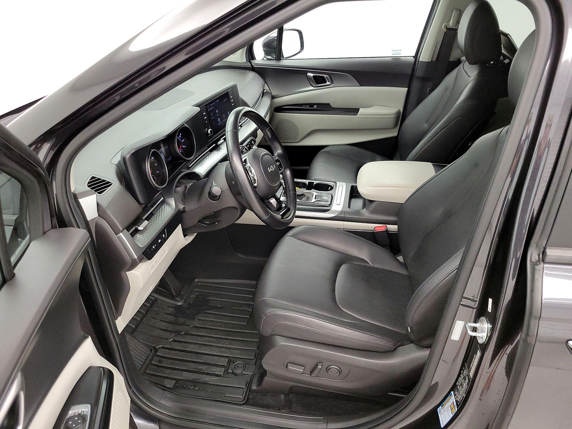 Thumbnail: 2022 Kia Carnival - 11