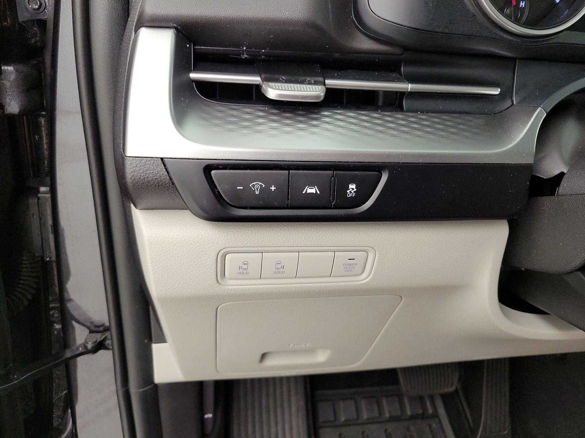 Thumbnail: 2022 Kia Carnival - 13