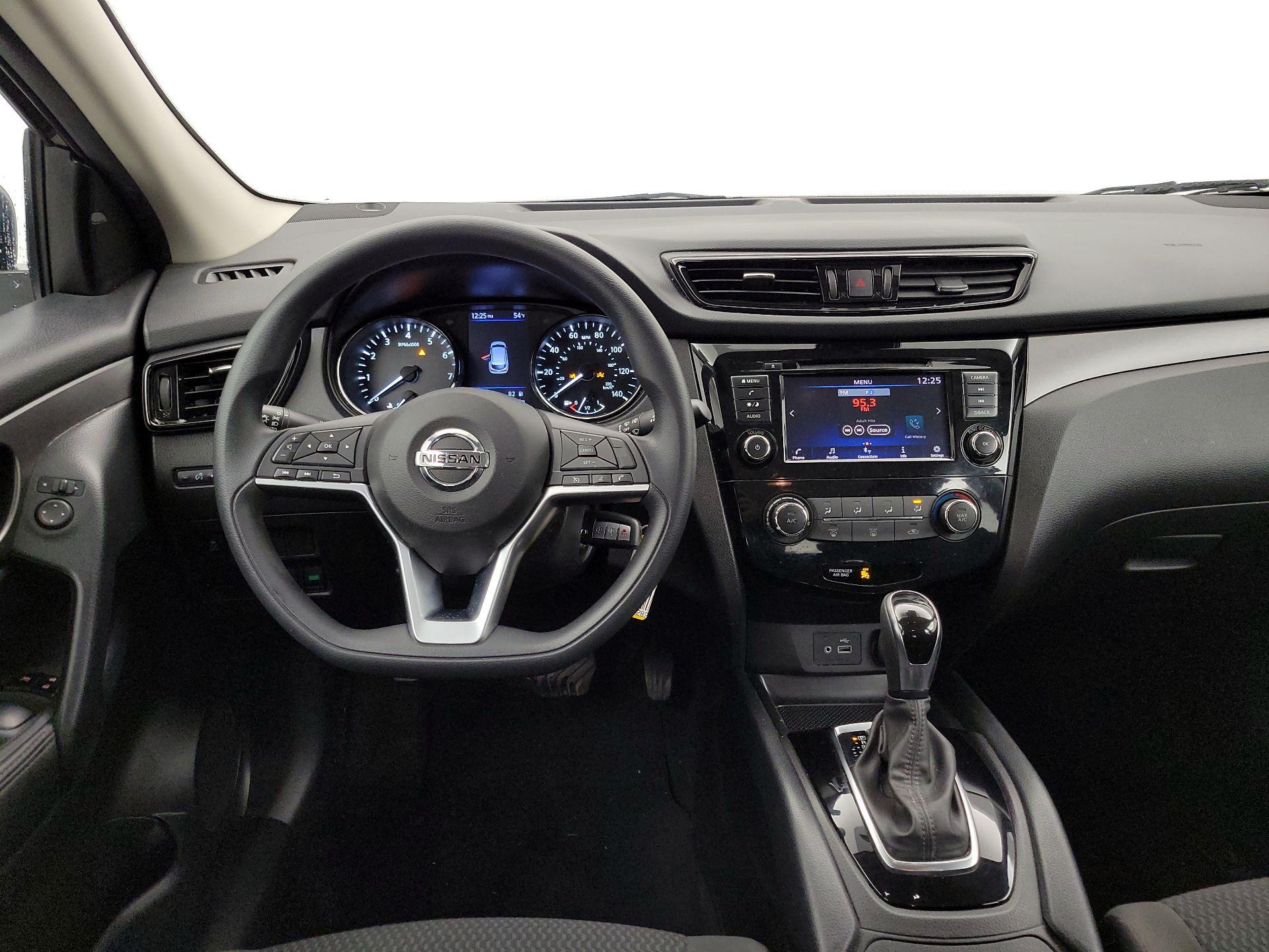 Thumbnail: 2021 Nissan Rogue Sport - 10