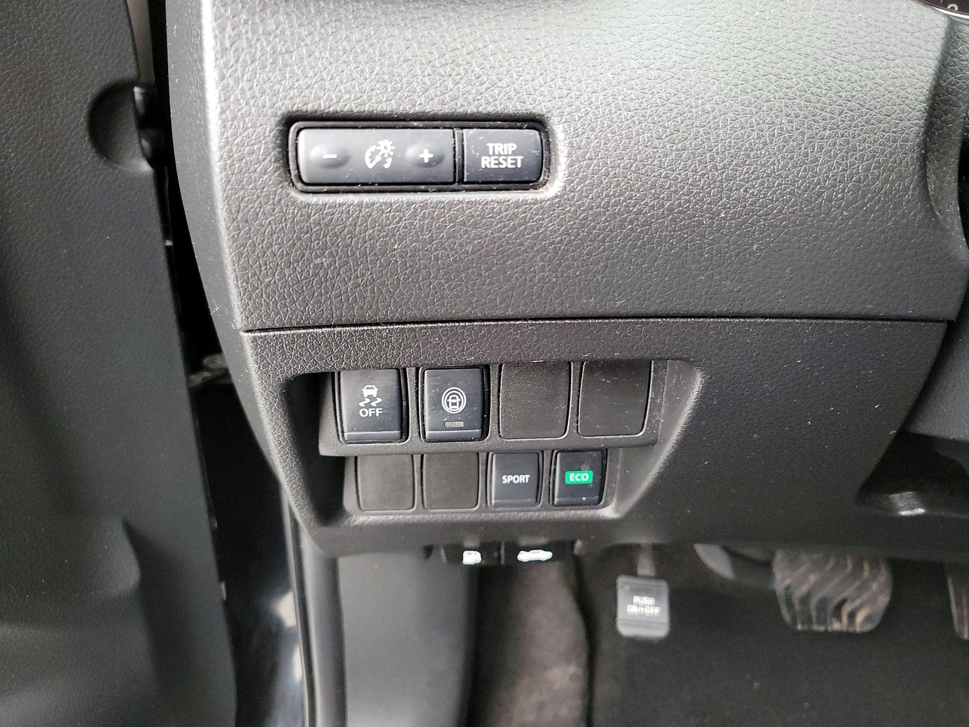 Thumbnail: 2021 Nissan Rogue Sport - 13