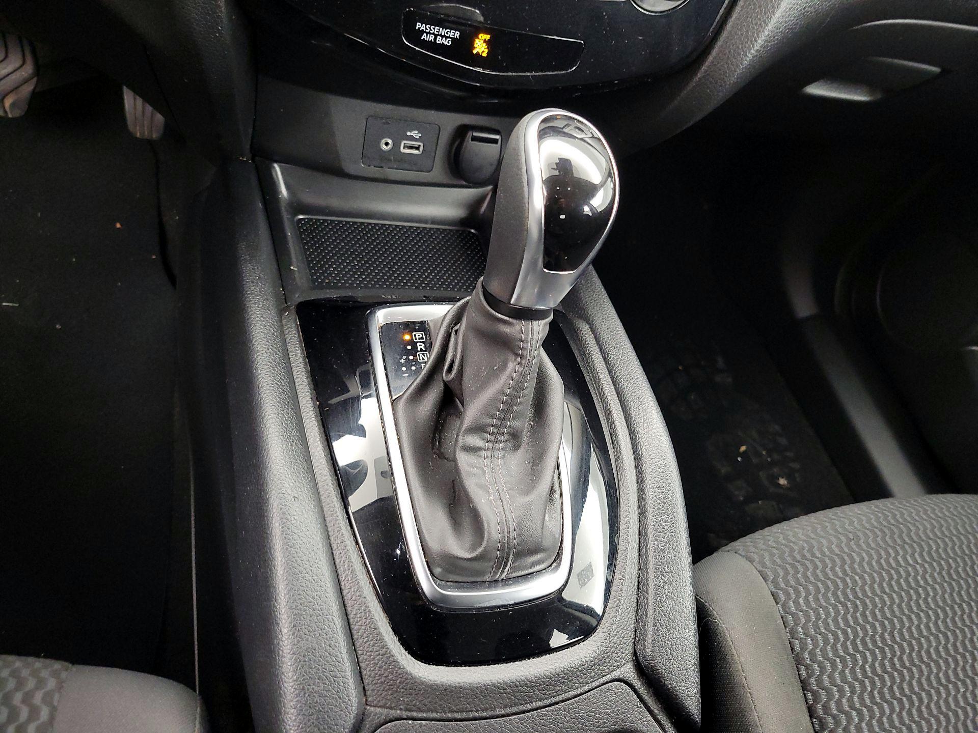 Thumbnail: 2021 Nissan Rogue Sport - 17