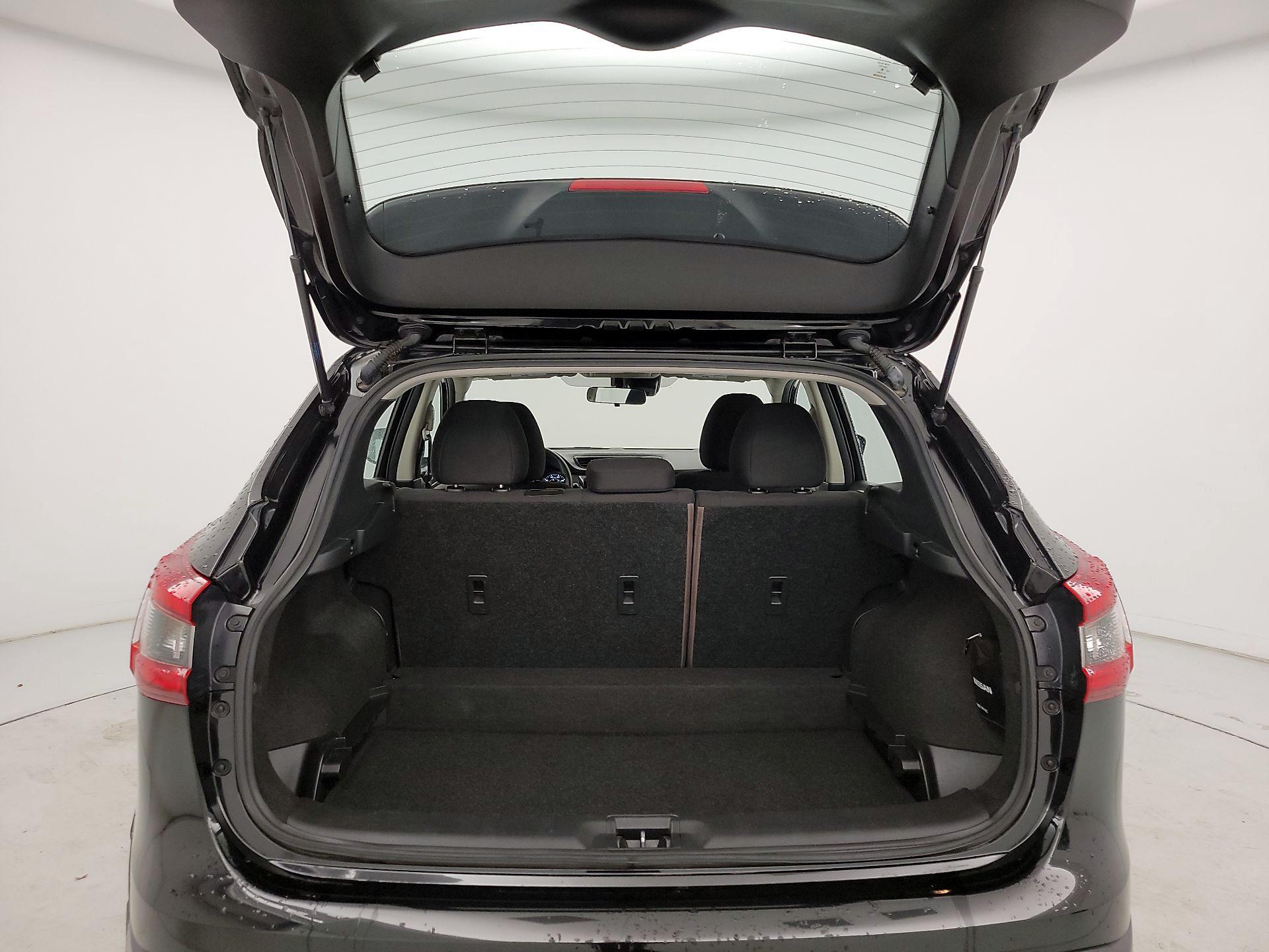 Thumbnail: 2021 Nissan Rogue Sport - 20