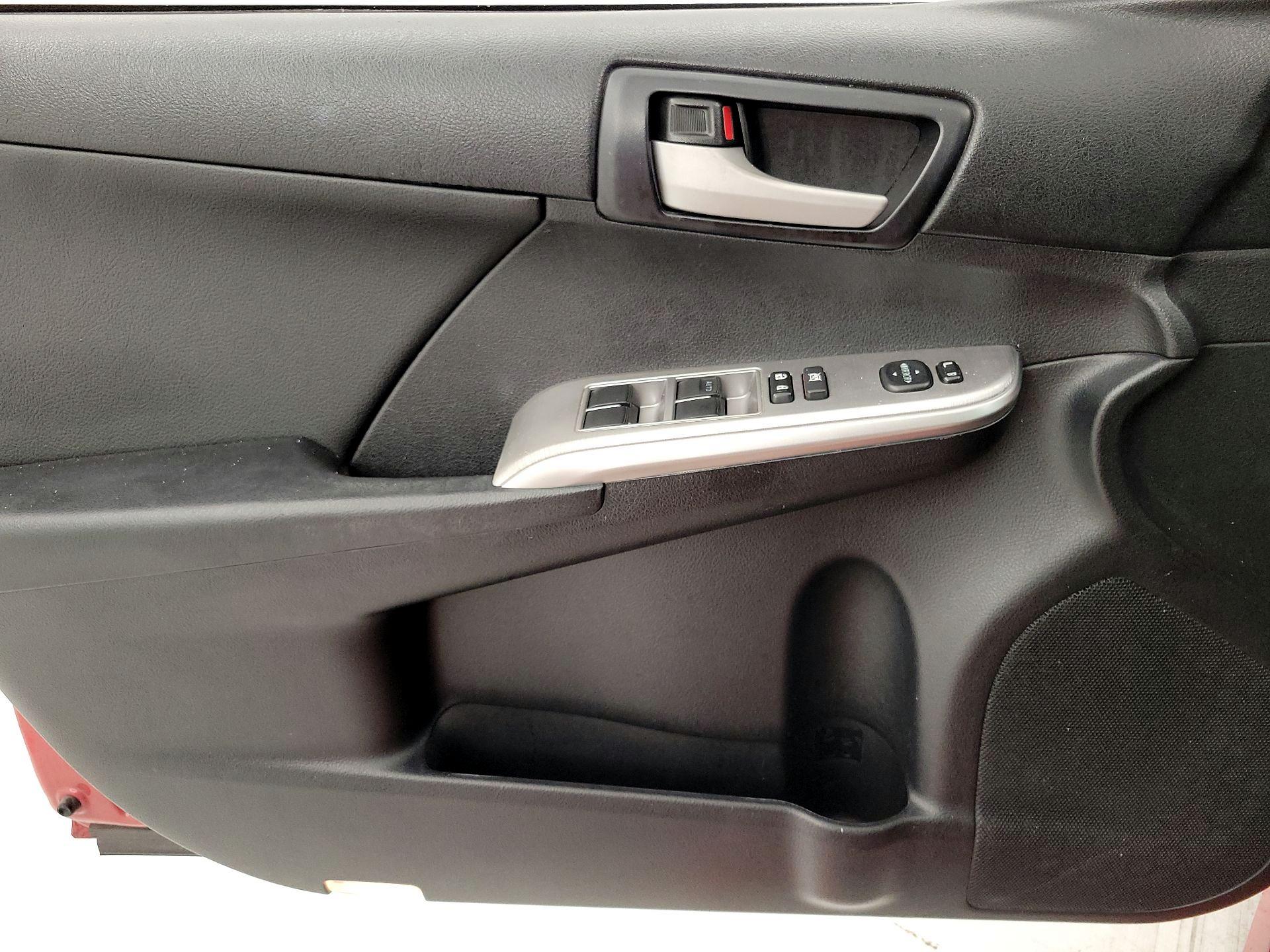 Thumbnail: 2014 Toyota Camry - 12