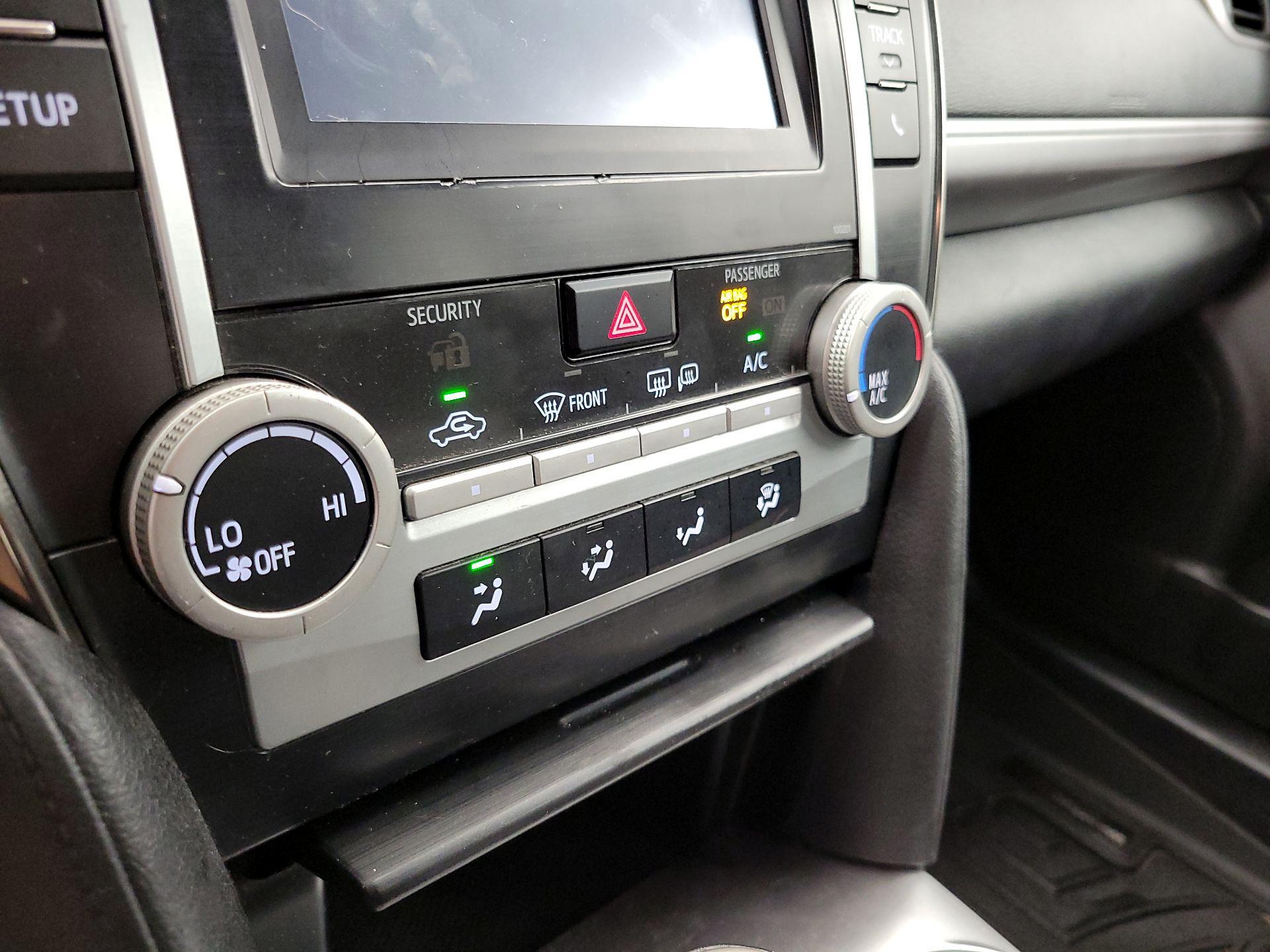 Thumbnail: 2014 Toyota Camry - 16