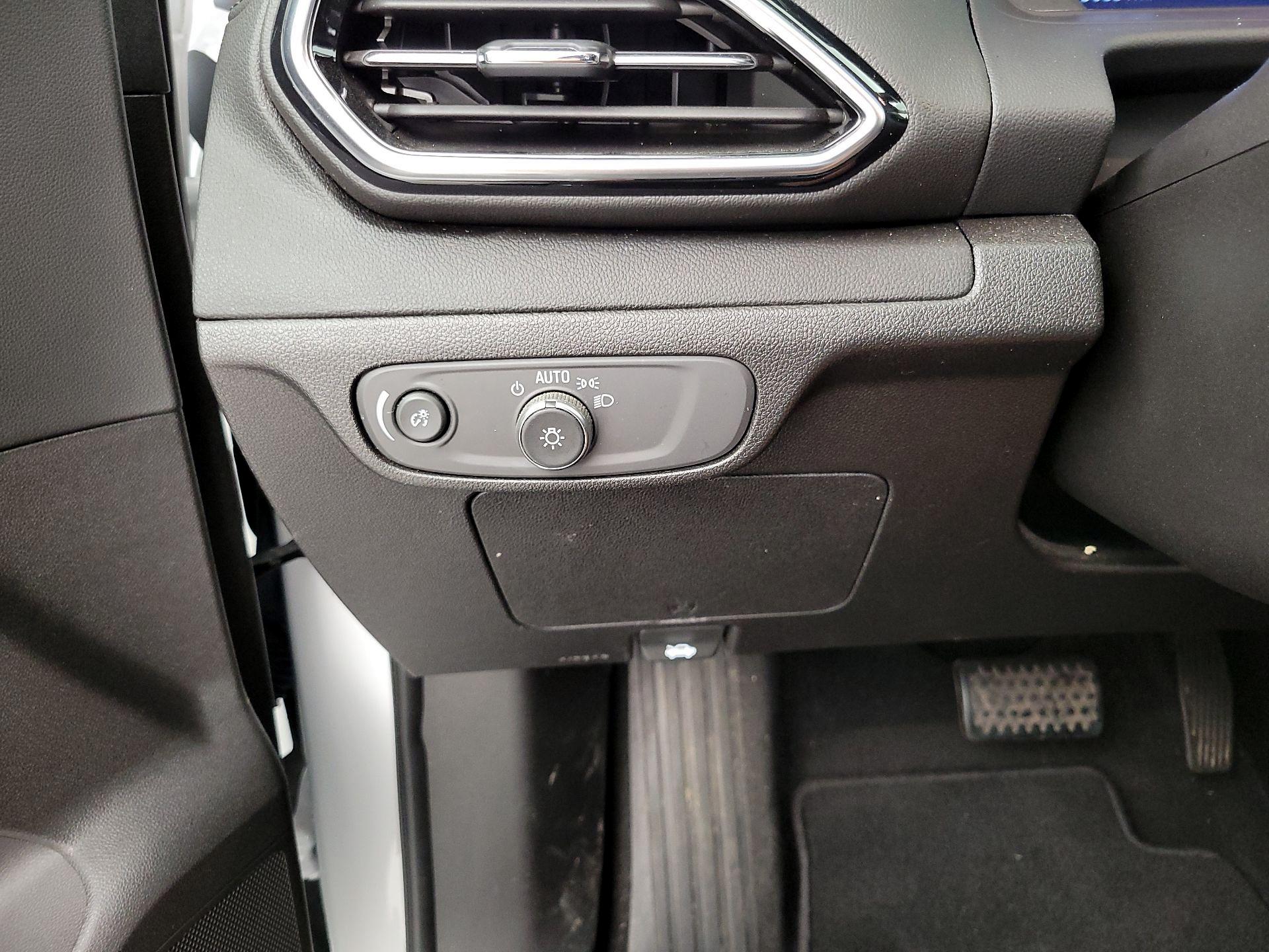 Thumbnail: 2023 Chevrolet Bolt EUV - 13