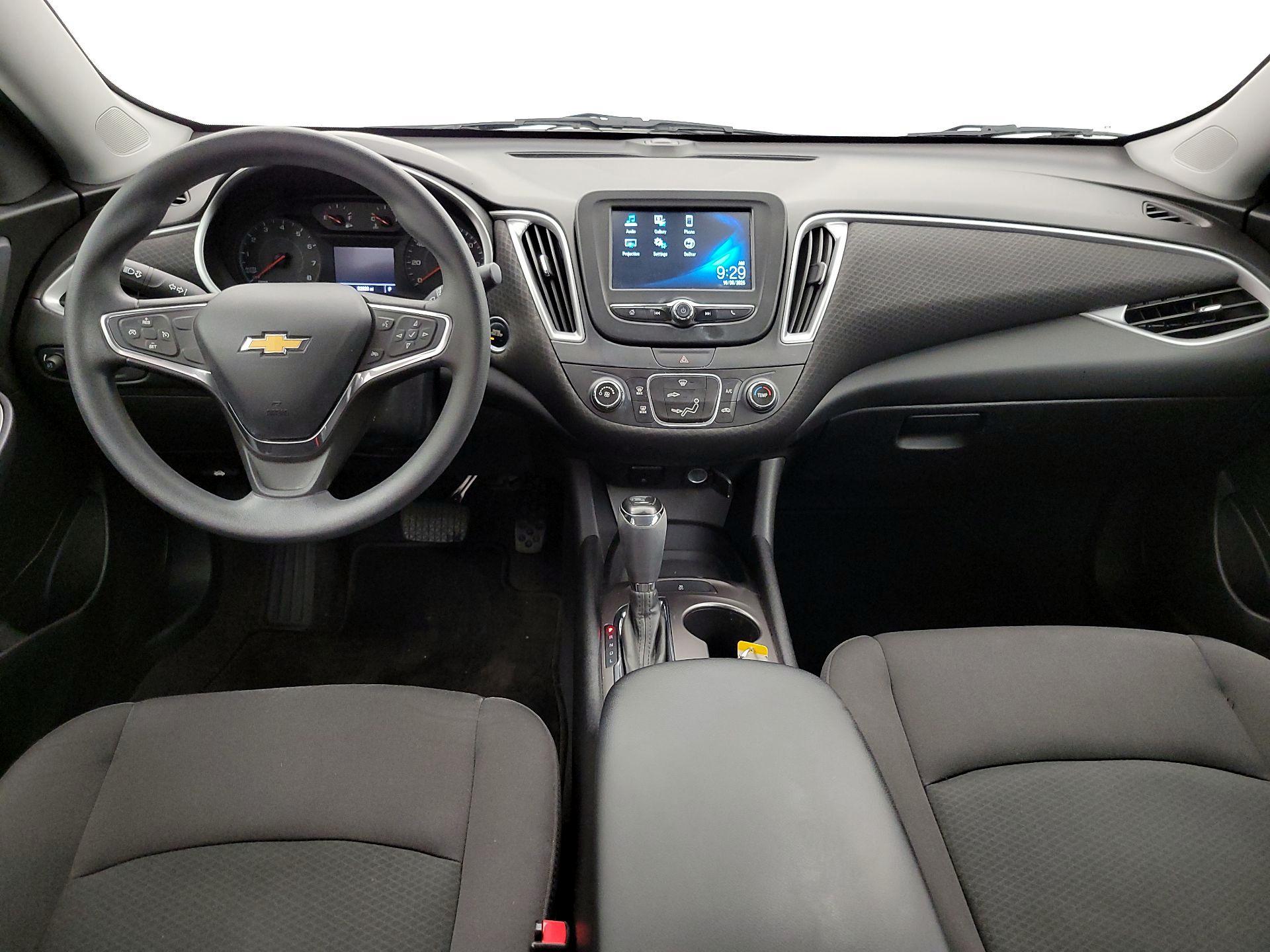 Thumbnail: 2017 Chevrolet Malibu - 9