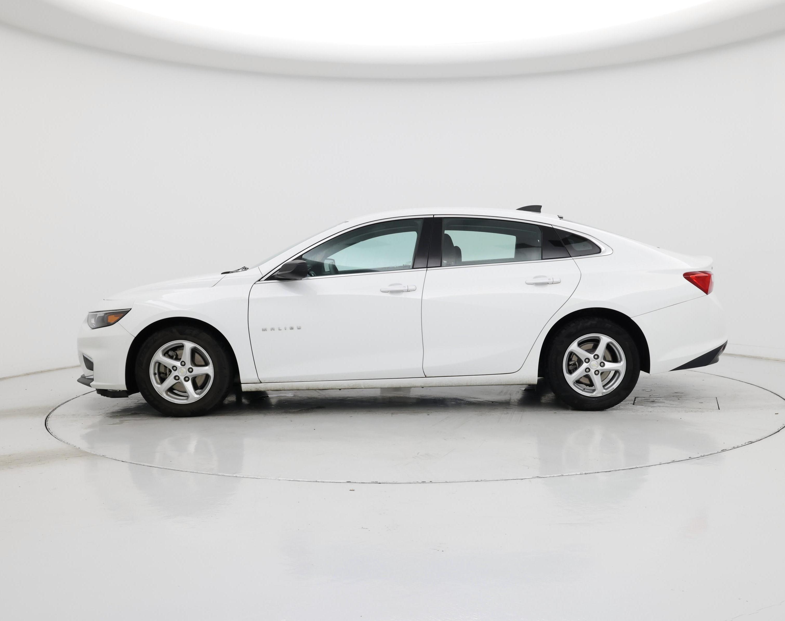 Thumbnail: 2017 Chevrolet Malibu - 3