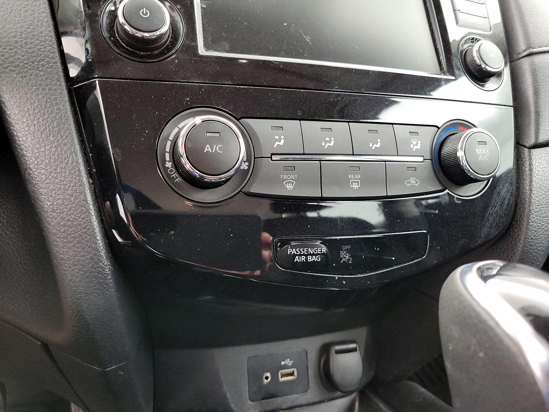 Thumbnail: 2018 Nissan Rogue - 16
