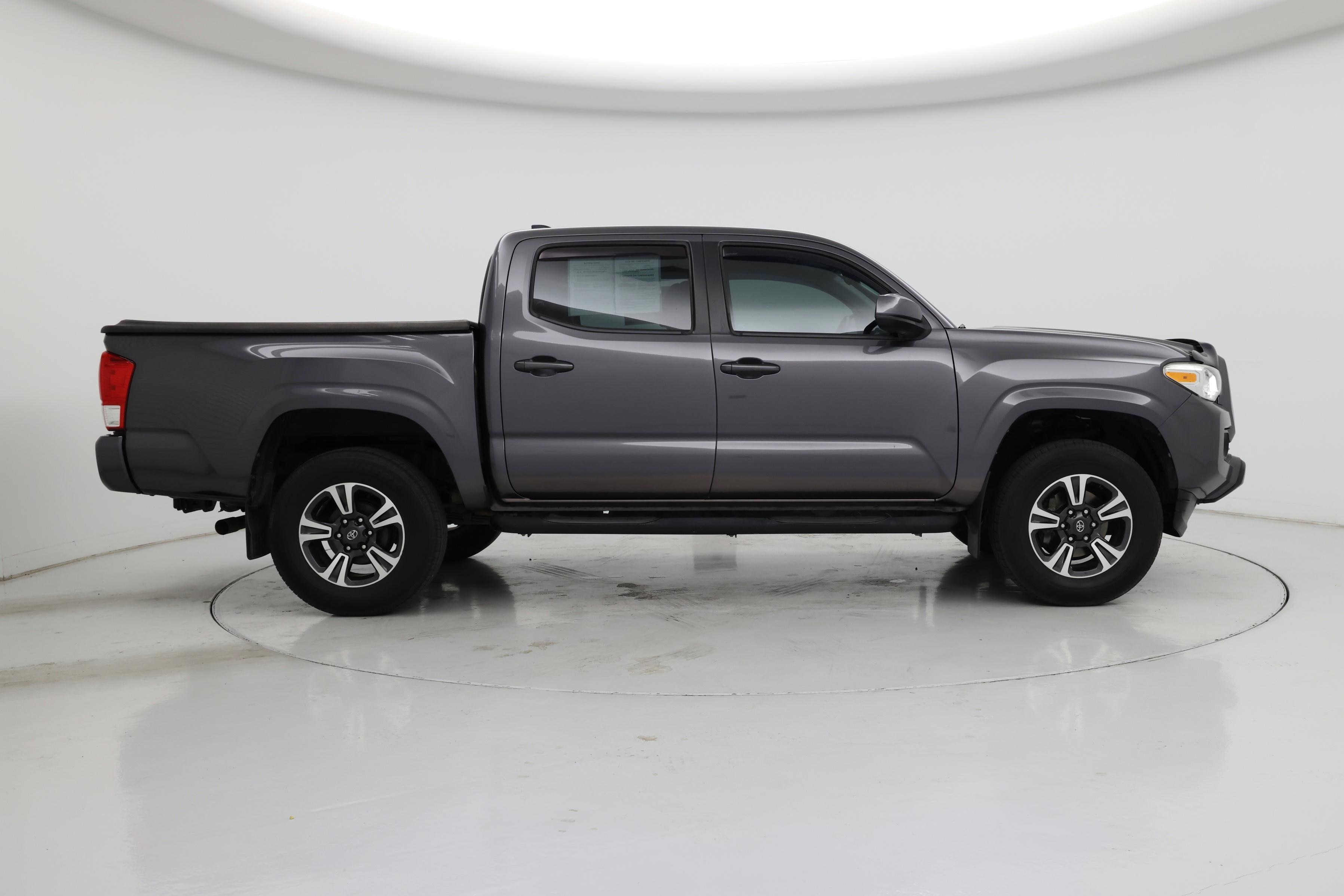 Thumbnail: 2017 Toyota Tacoma - 7