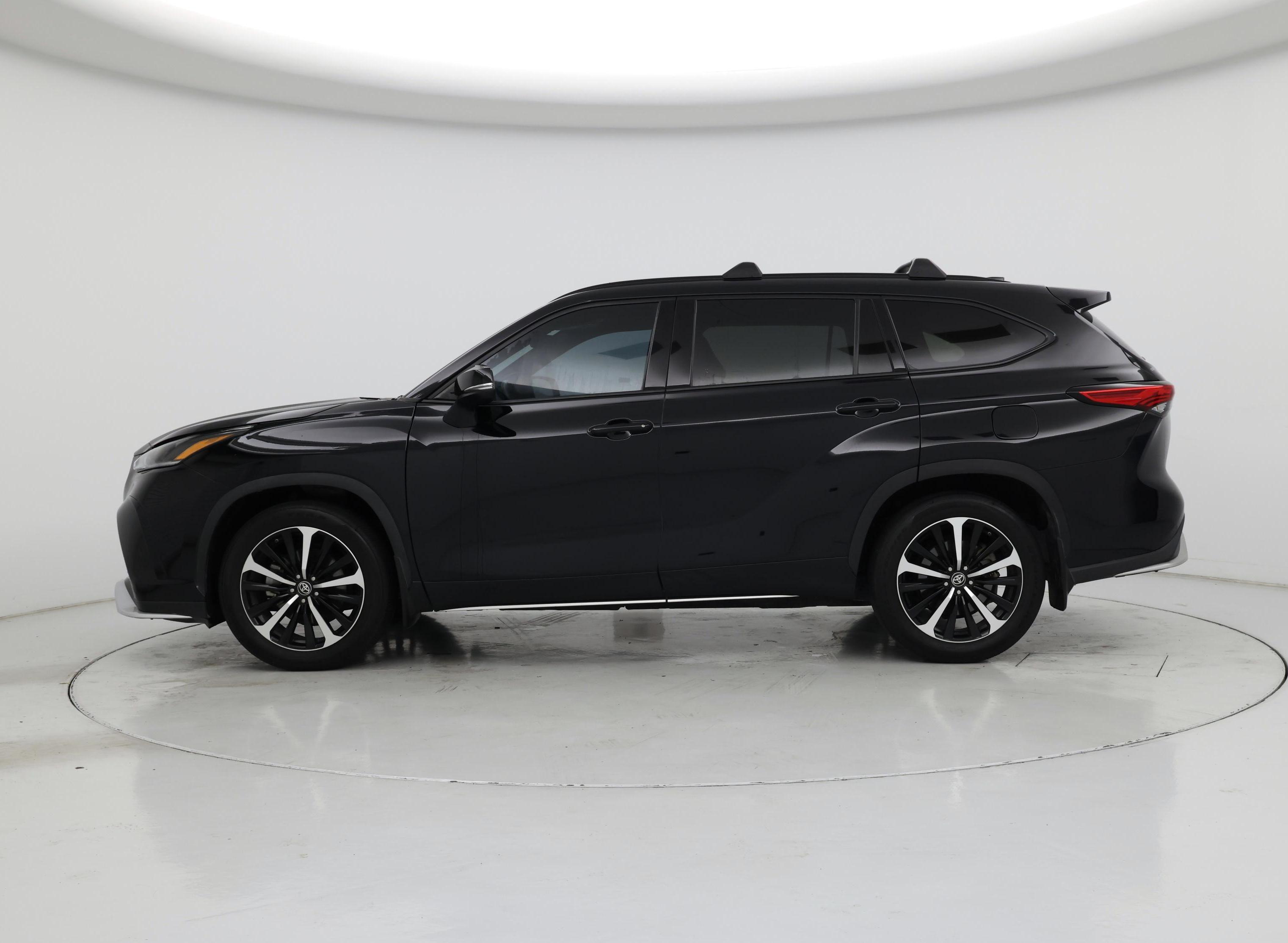 Thumbnail: 2022 Toyota Highlander - 3