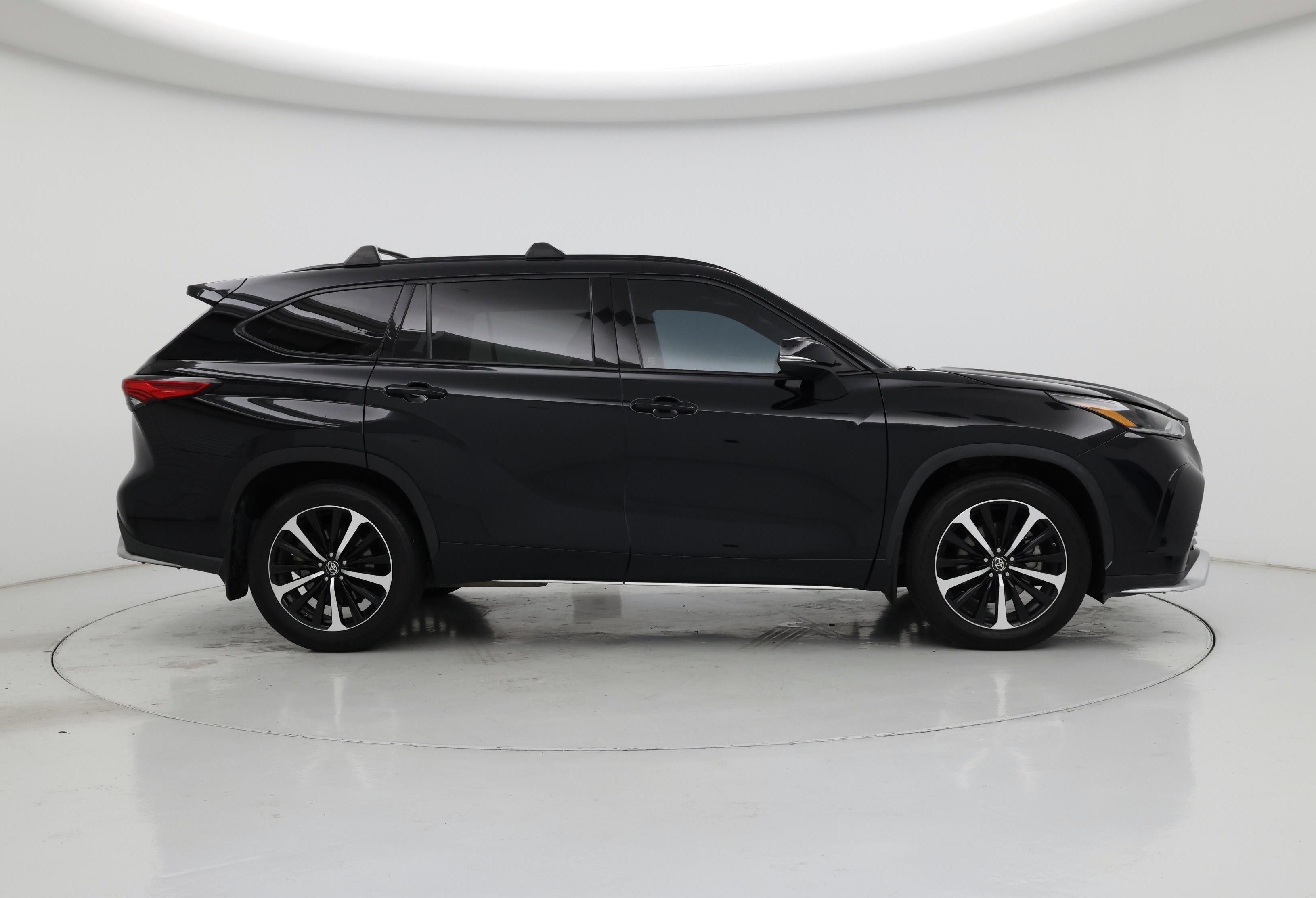 Thumbnail: 2022 Toyota Highlander - 7