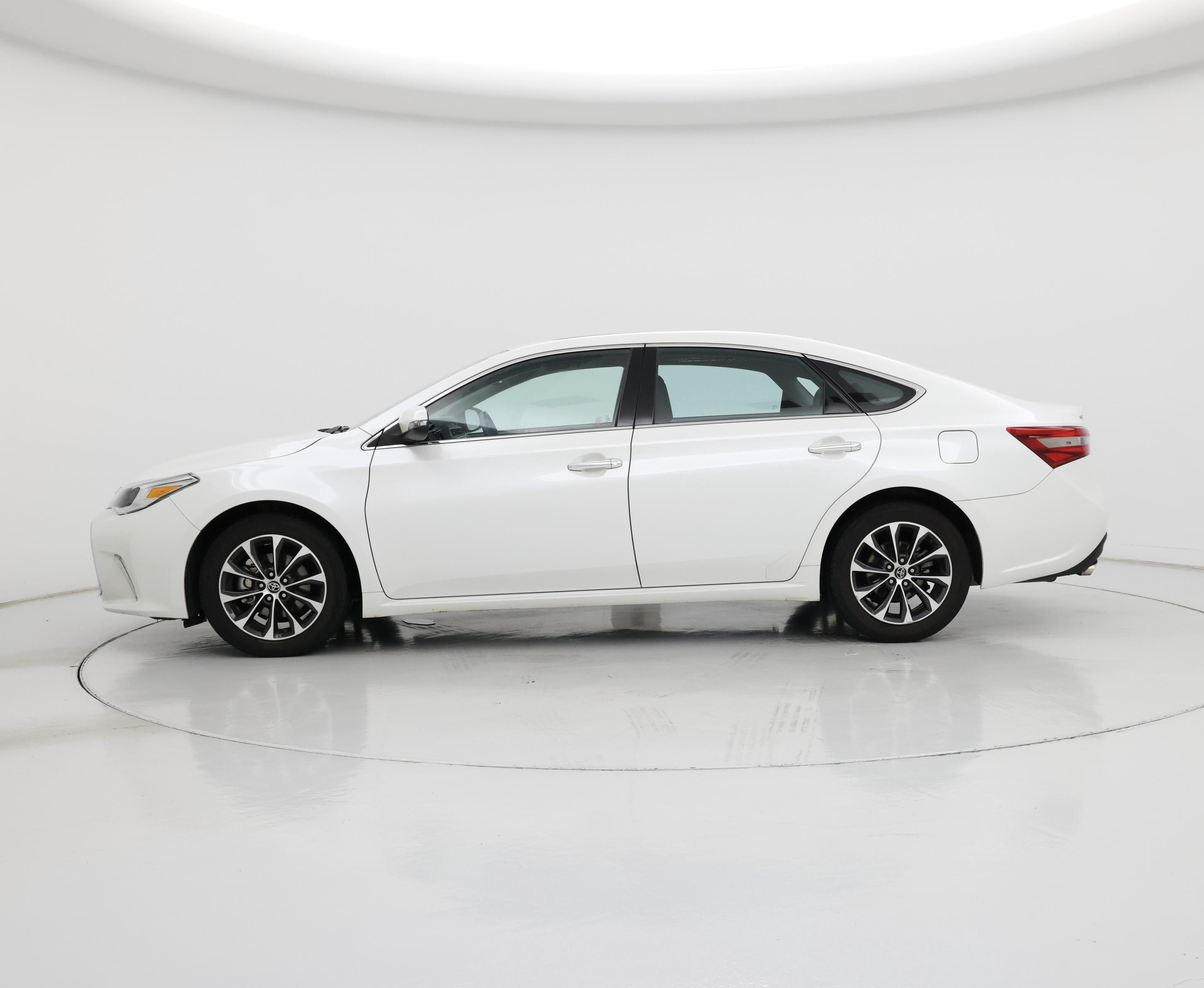 Thumbnail: 2016 Toyota Avalon - 3