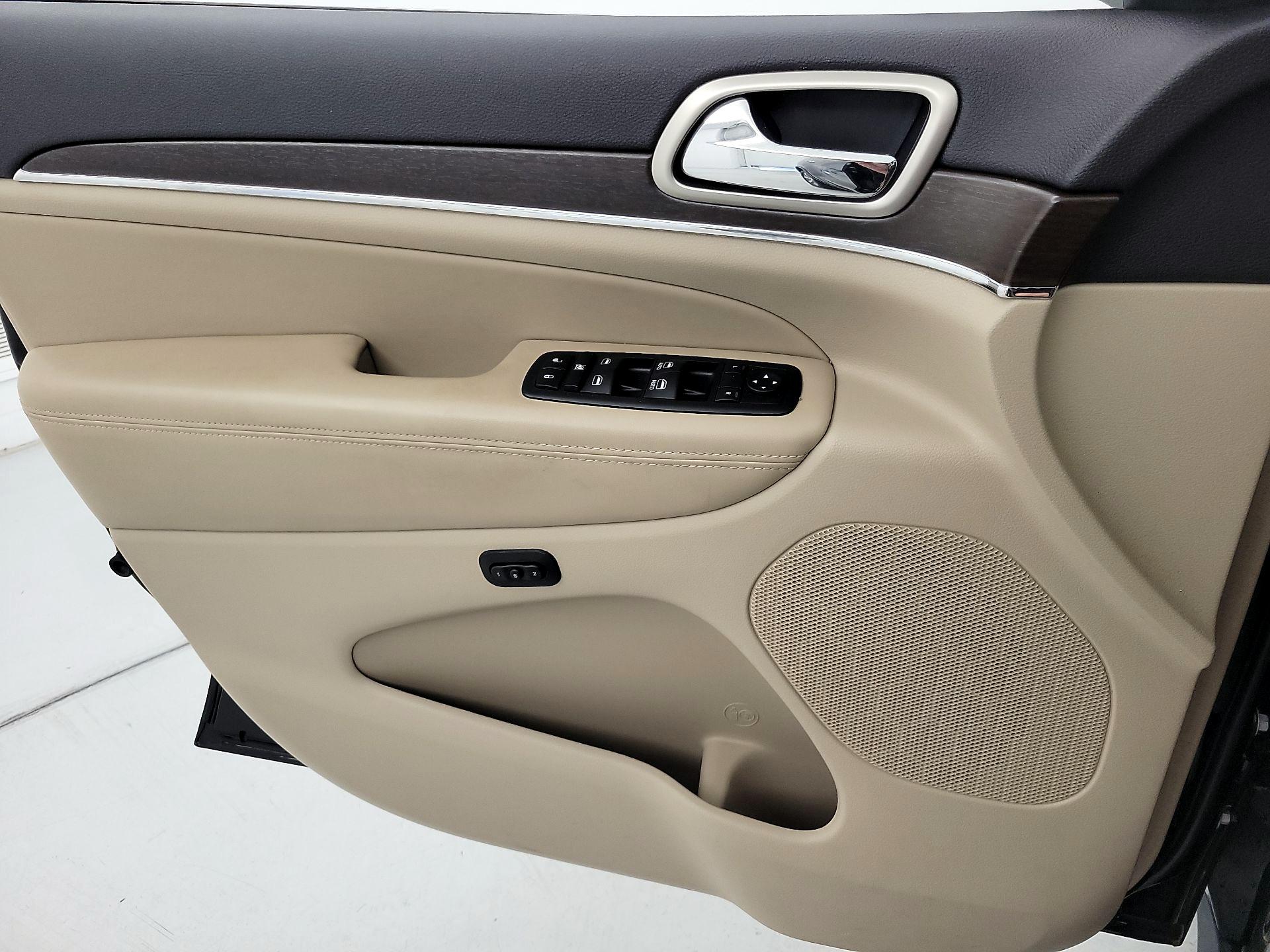 Thumbnail: 2016 Jeep Grand Cherokee - 12
