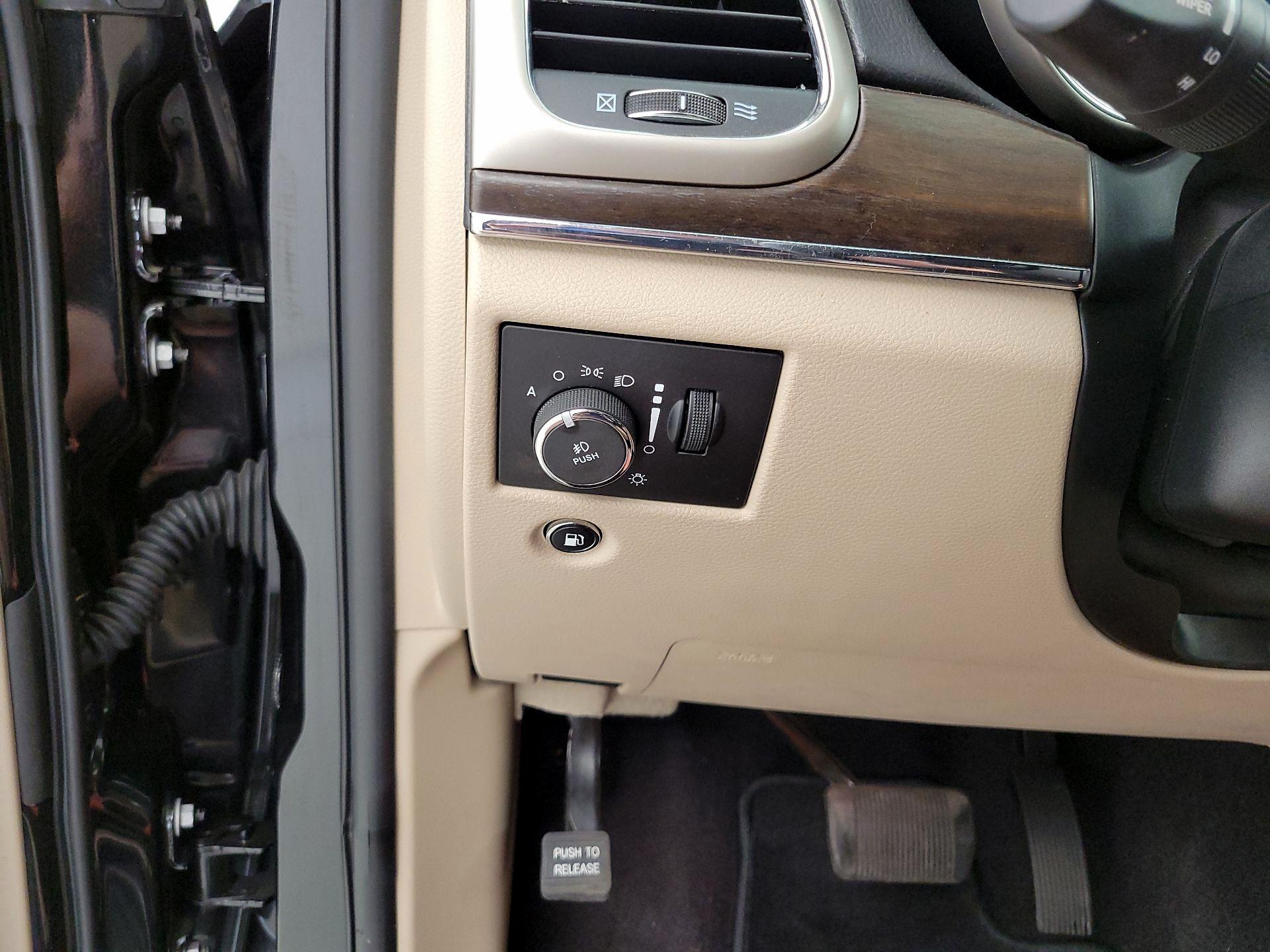 Thumbnail: 2016 Jeep Grand Cherokee - 13