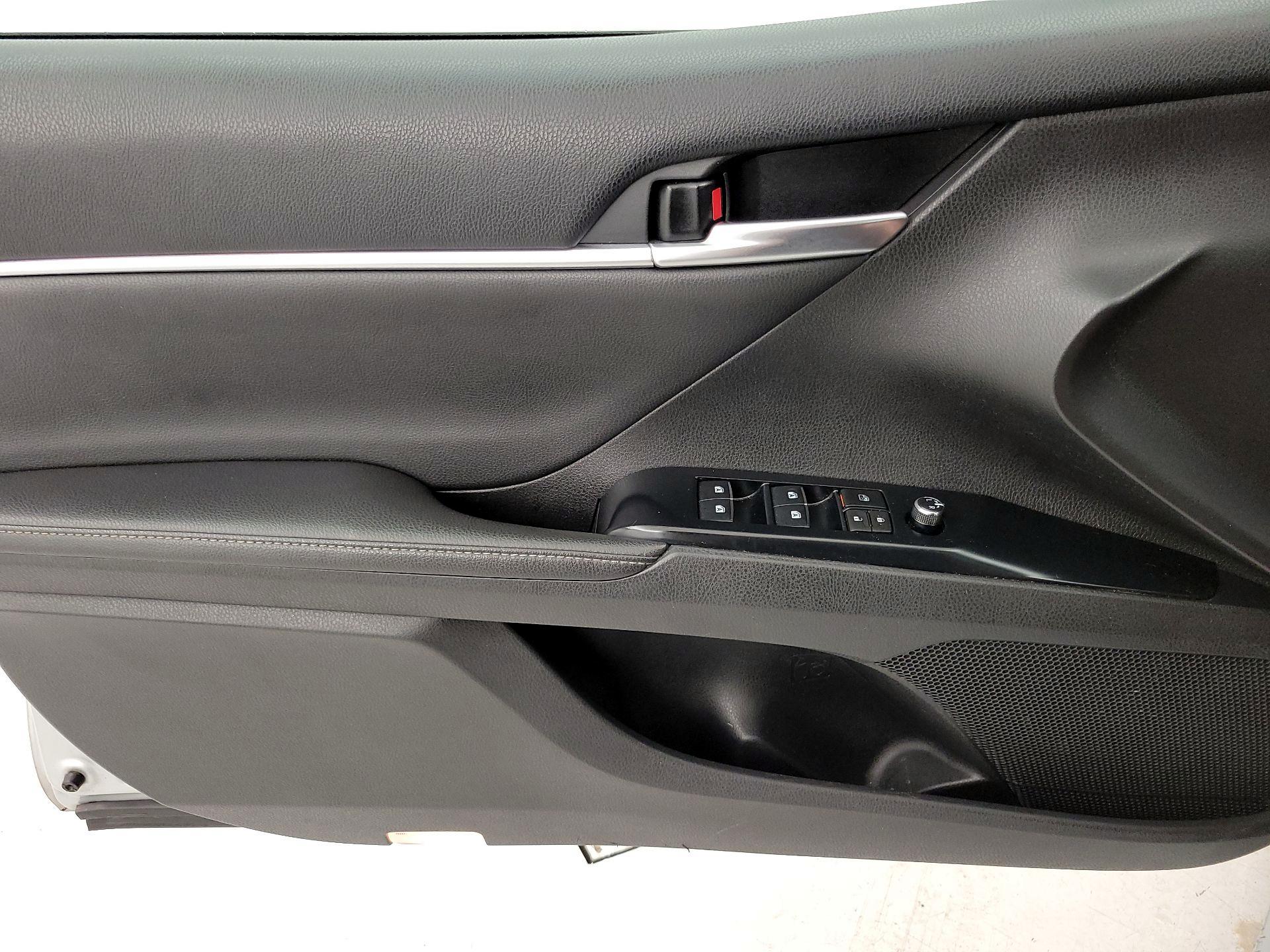 Thumbnail: 2019 Toyota Camry - 12