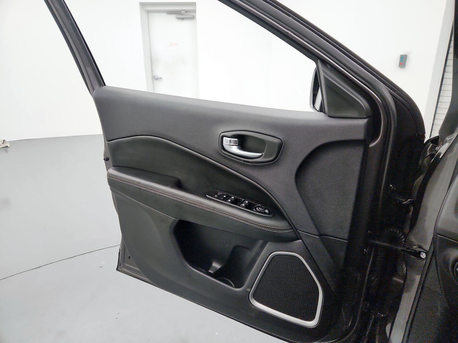 Thumbnail: 2021 Jeep Compass - 12