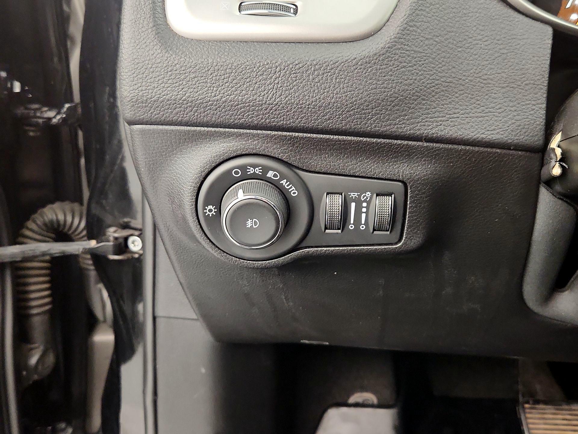 Thumbnail: 2020 Jeep Compass - 13
