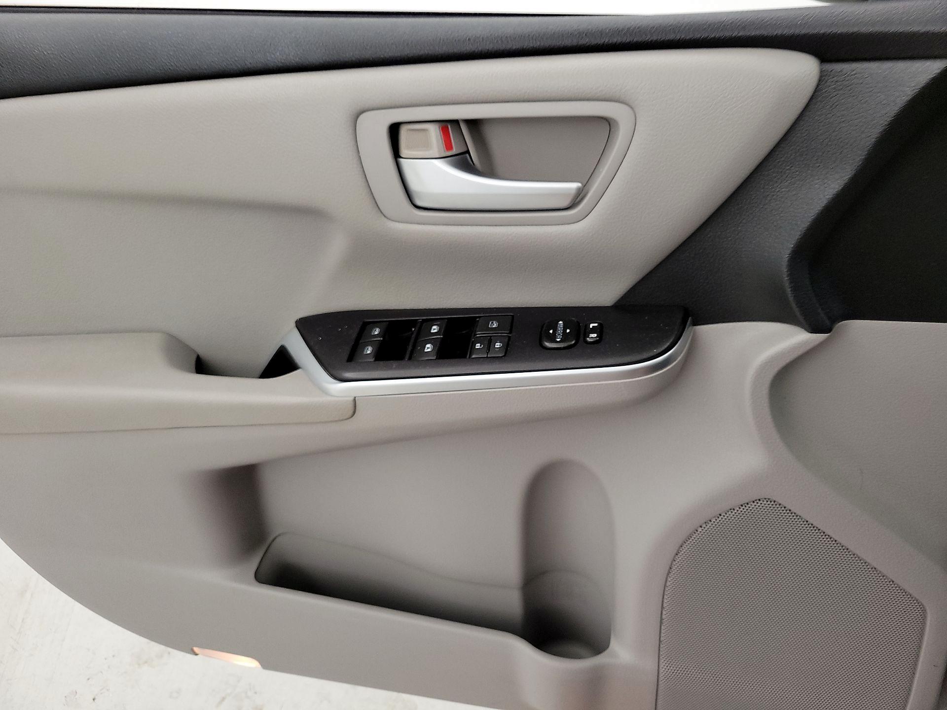 Thumbnail: 2015 Toyota Camry - 12
