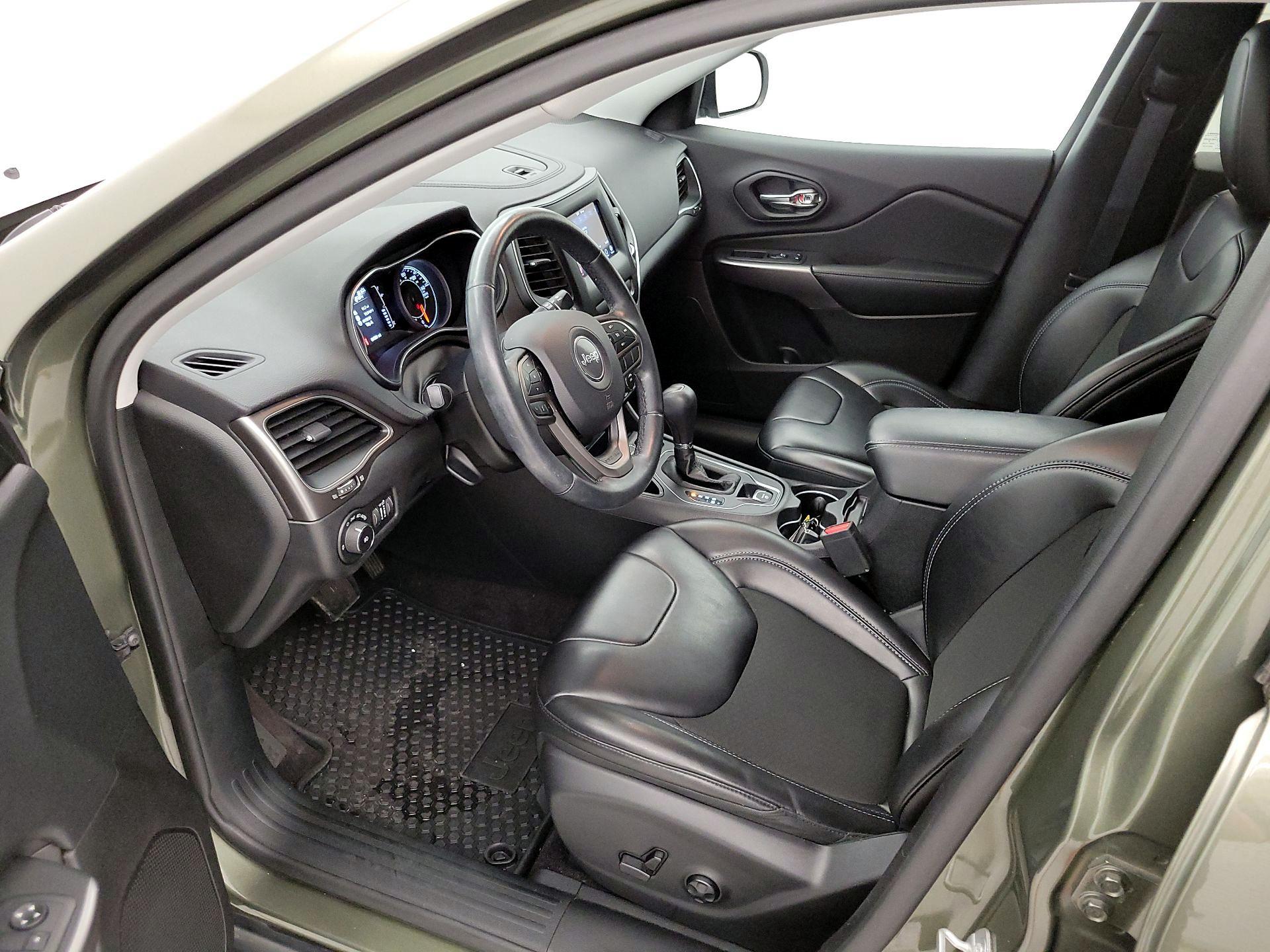 Thumbnail: 2019 Jeep Cherokee - 11