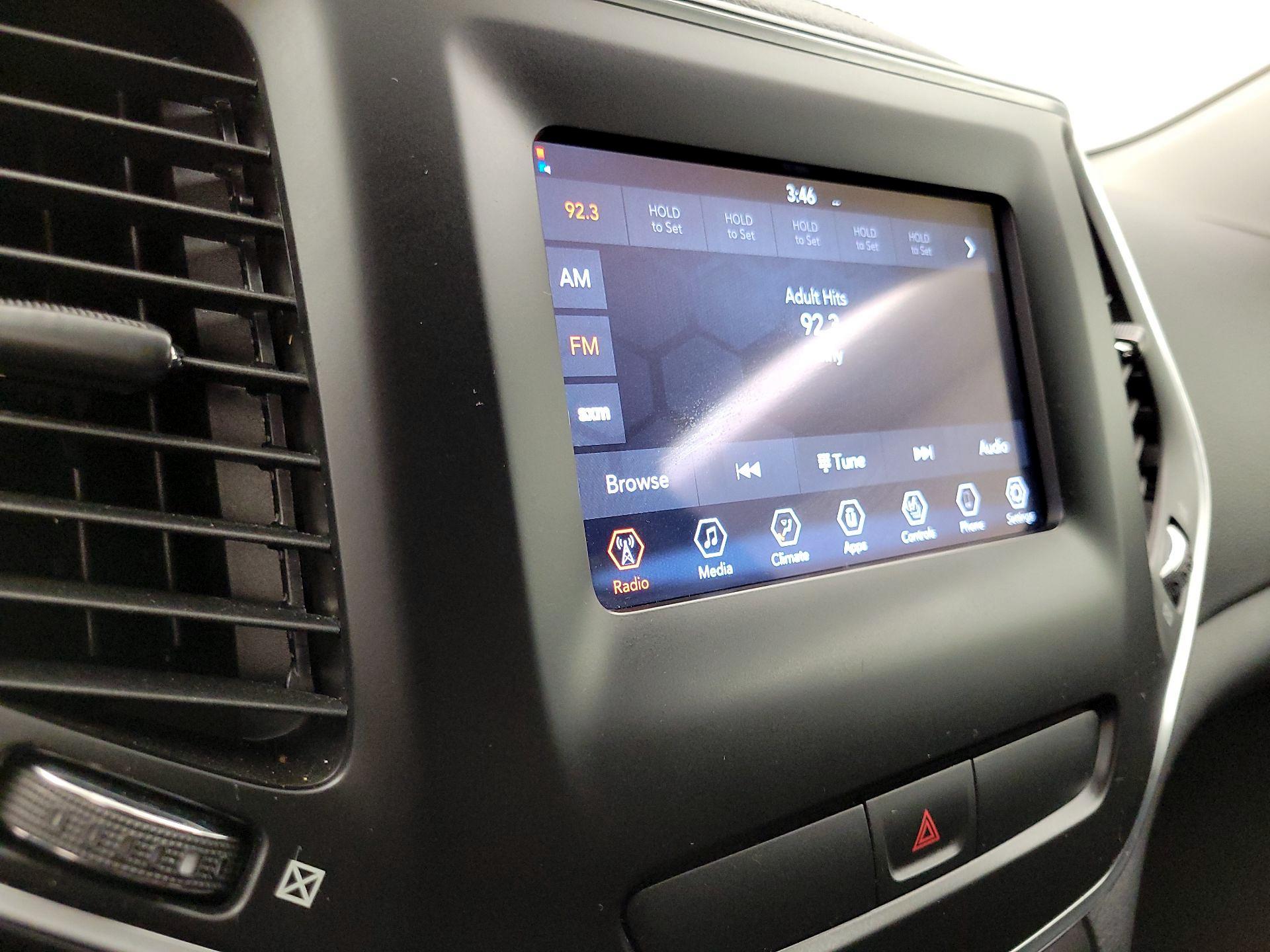 Thumbnail: 2019 Jeep Cherokee - 15