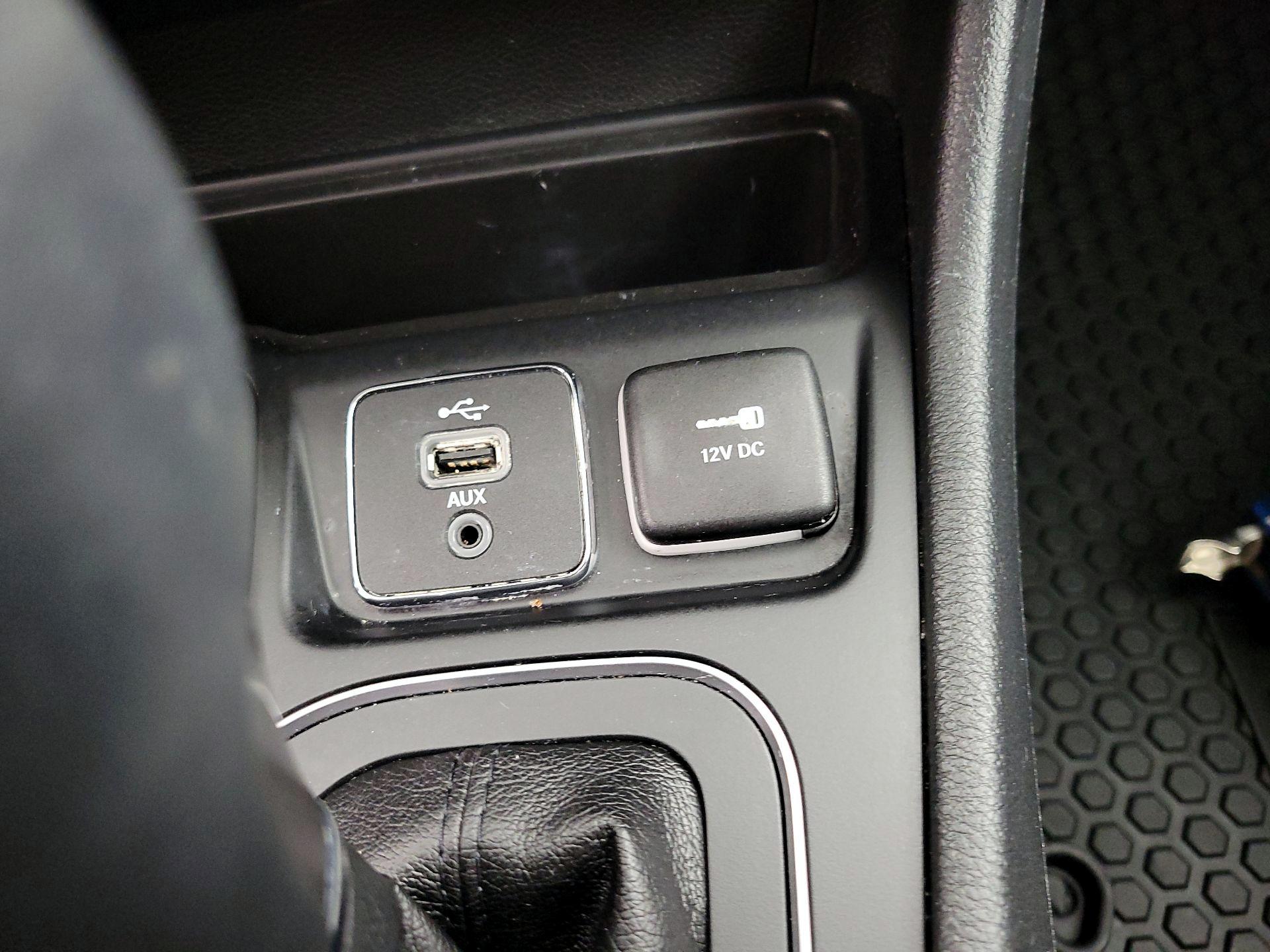 Thumbnail: 2019 Jeep Cherokee - 18