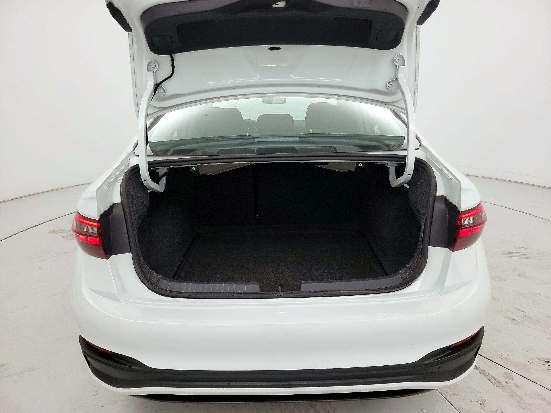 Thumbnail: 2024 Volkswagen Jetta - 20