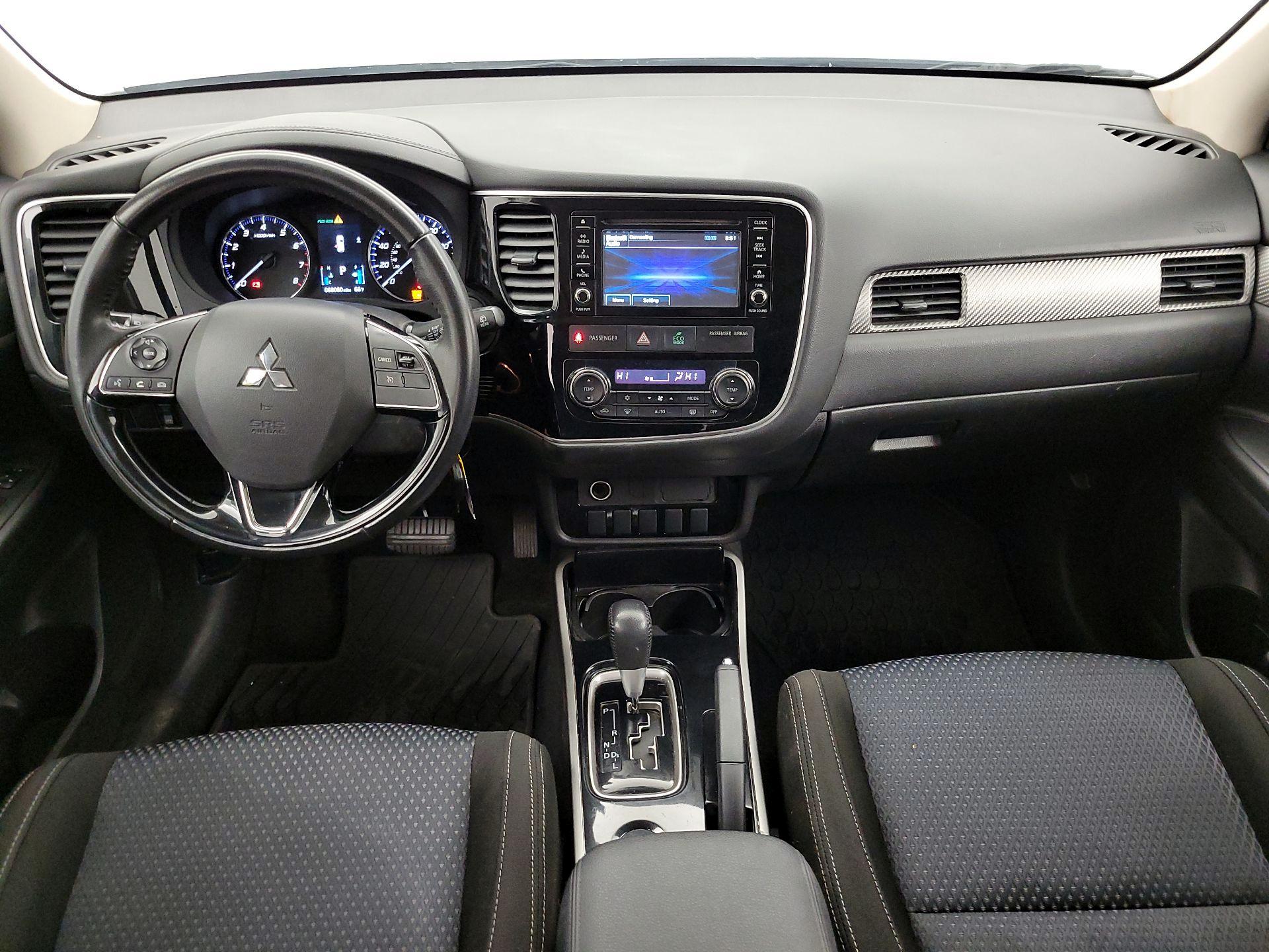 Thumbnail: 2017 Mitsubishi Outlander - 9