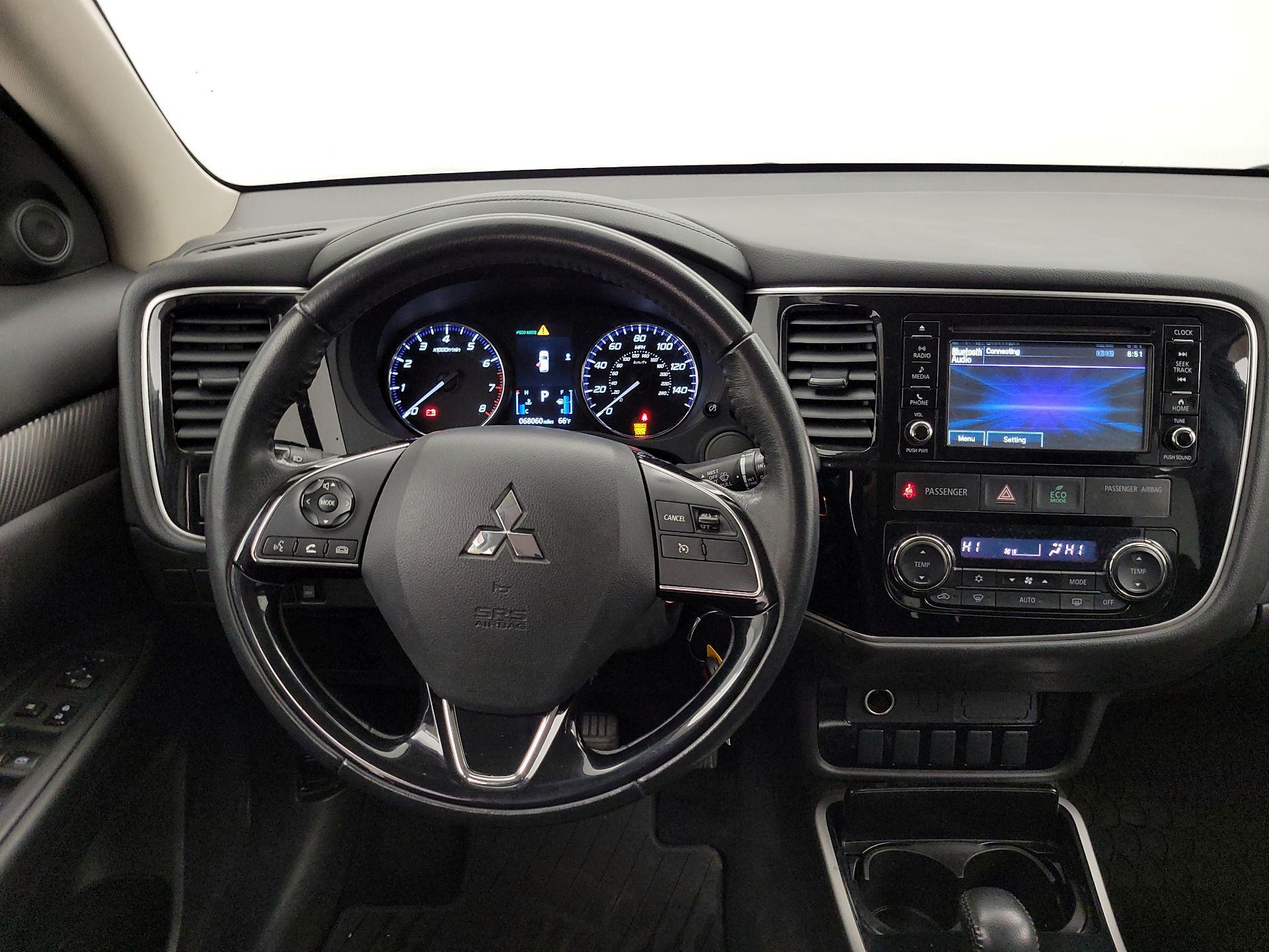 Thumbnail: 2017 Mitsubishi Outlander - 10