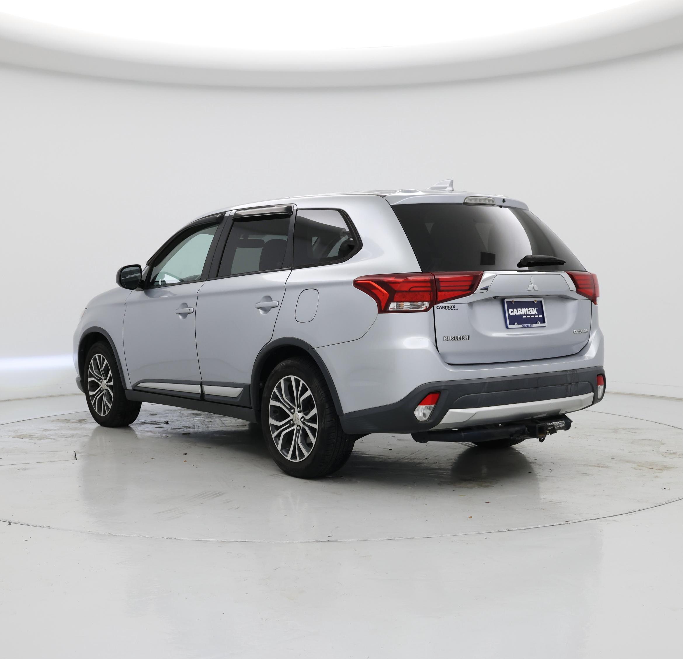 Thumbnail: 2017 Mitsubishi Outlander - 2
