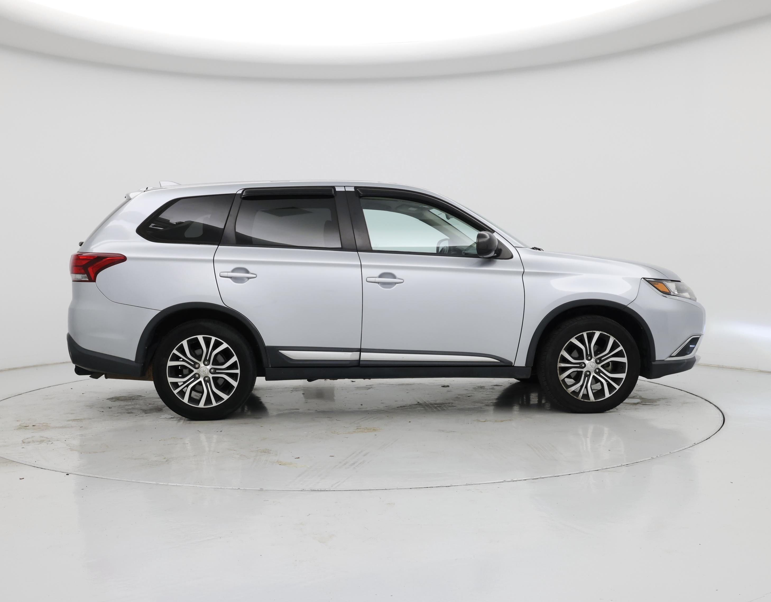 Thumbnail: 2017 Mitsubishi Outlander - 7