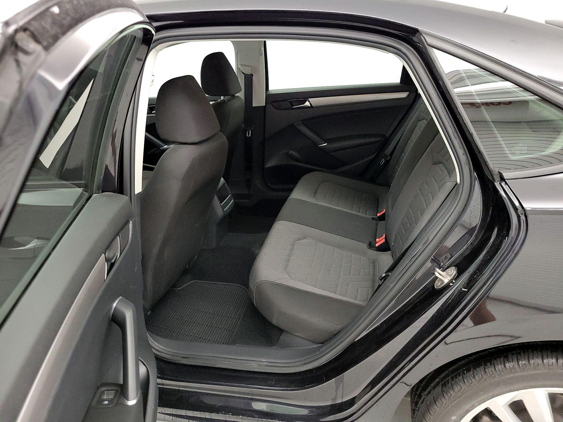 Thumbnail: 2021 Volkswagen Passat - 19