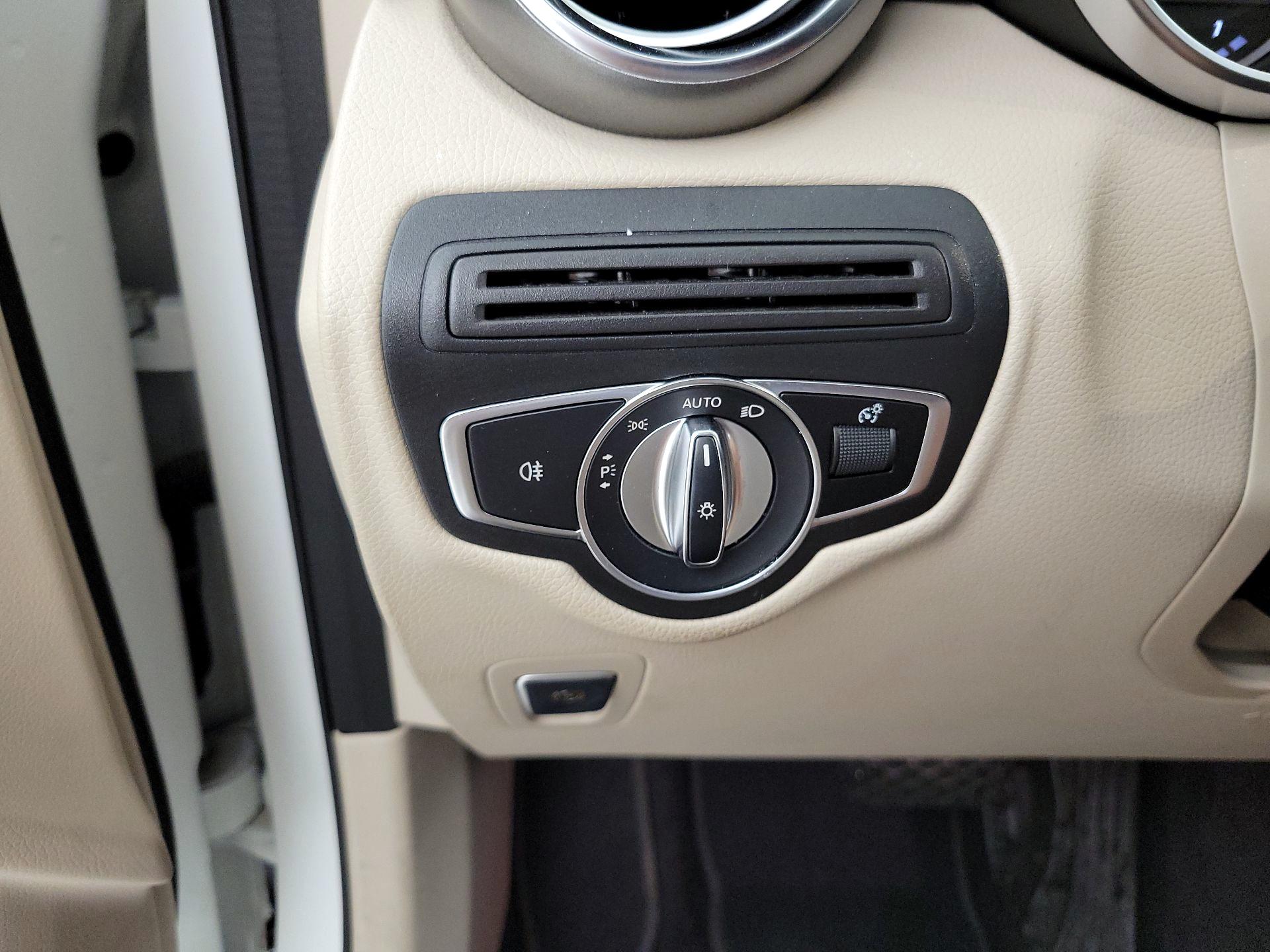 Thumbnail: 2020 Mercedes-Benz GLC - 13