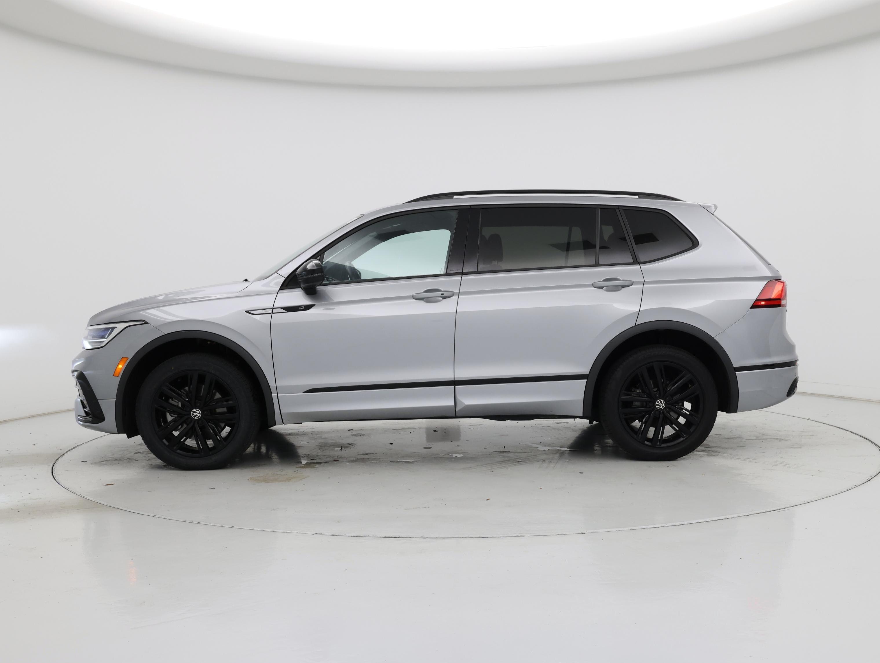 Thumbnail: 2022 Volkswagen Tiguan - 3