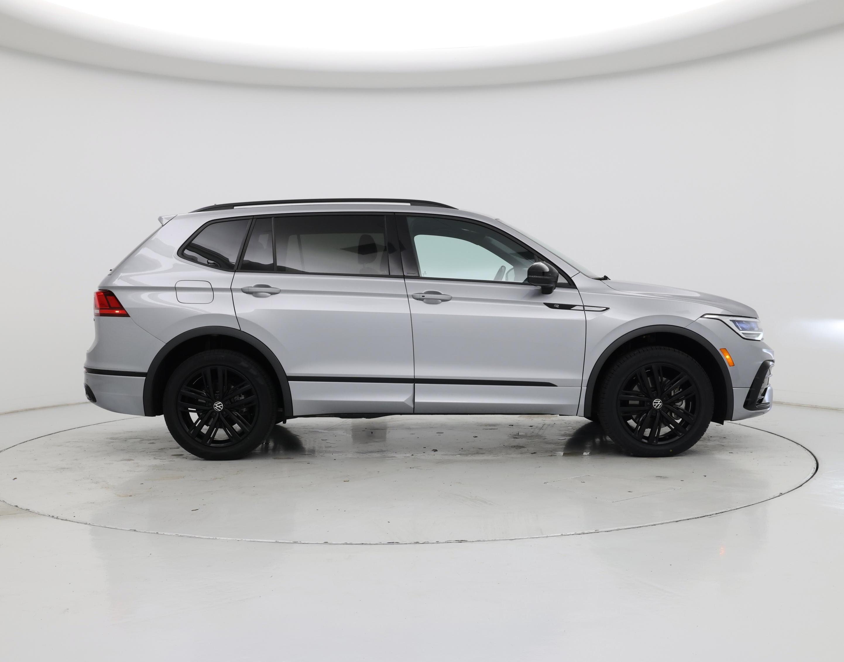 Thumbnail: 2022 Volkswagen Tiguan - 7
