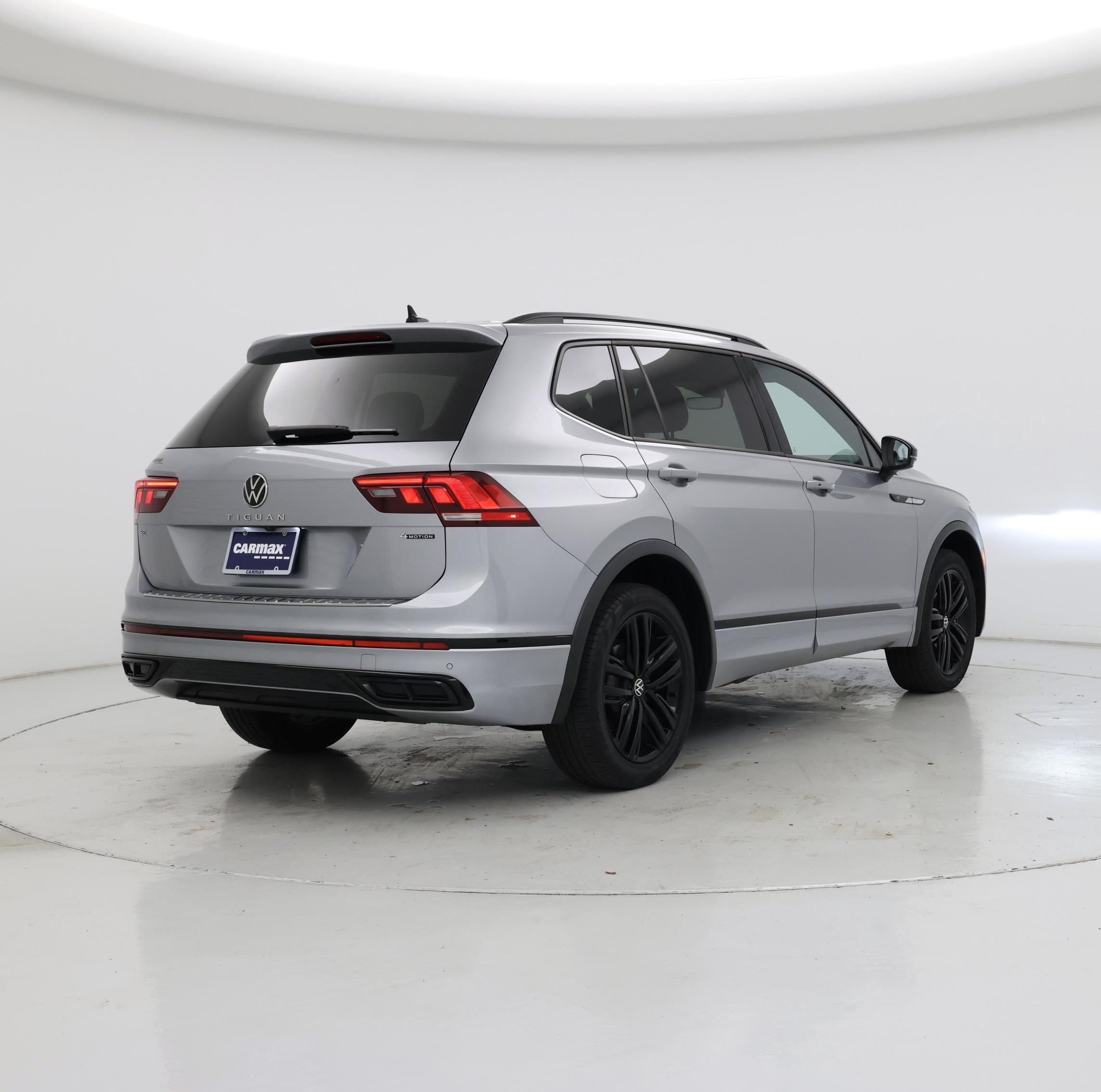 Thumbnail: 2022 Volkswagen Tiguan - 8