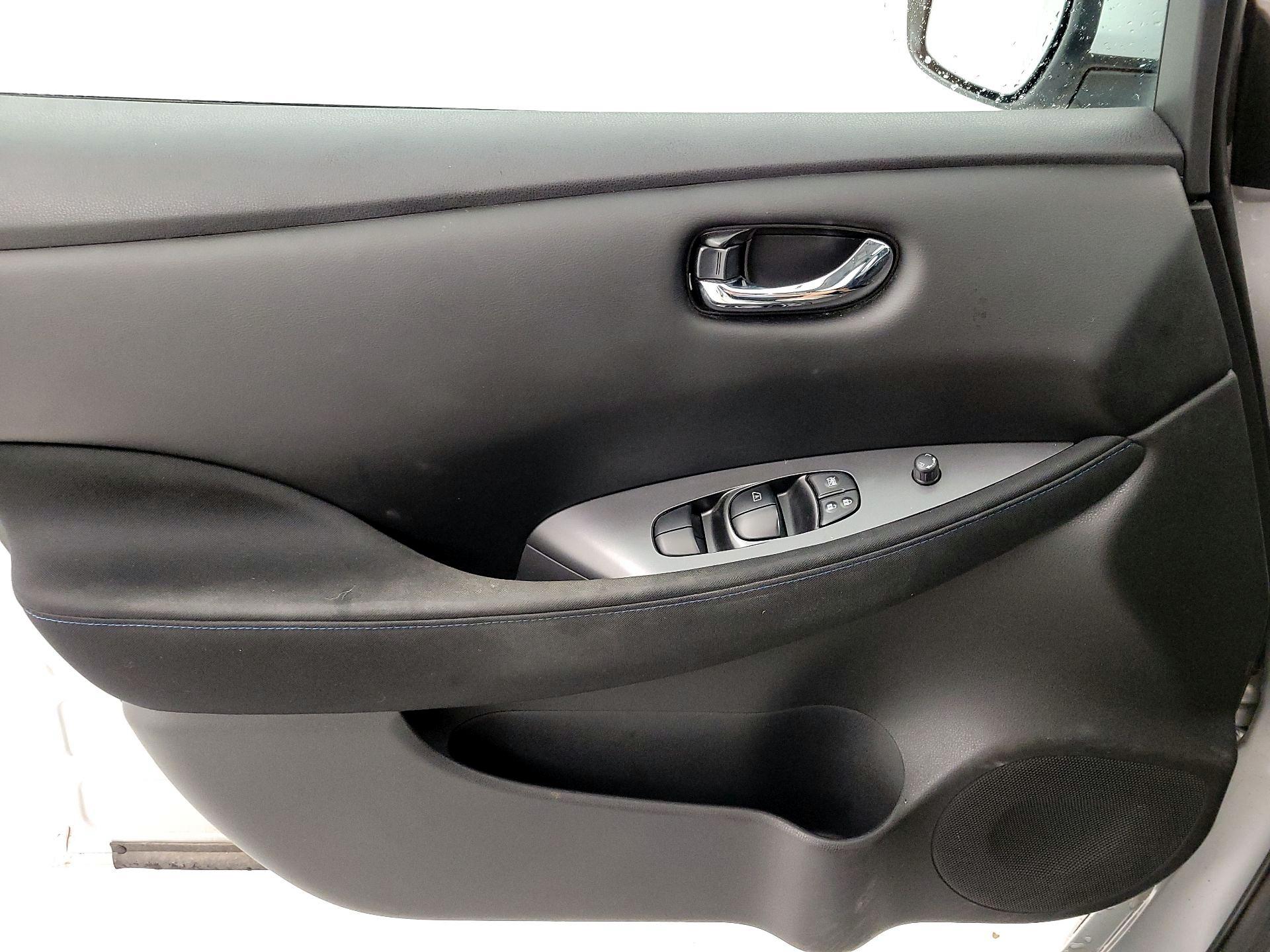Thumbnail: 2020 Nissan Leaf - 12