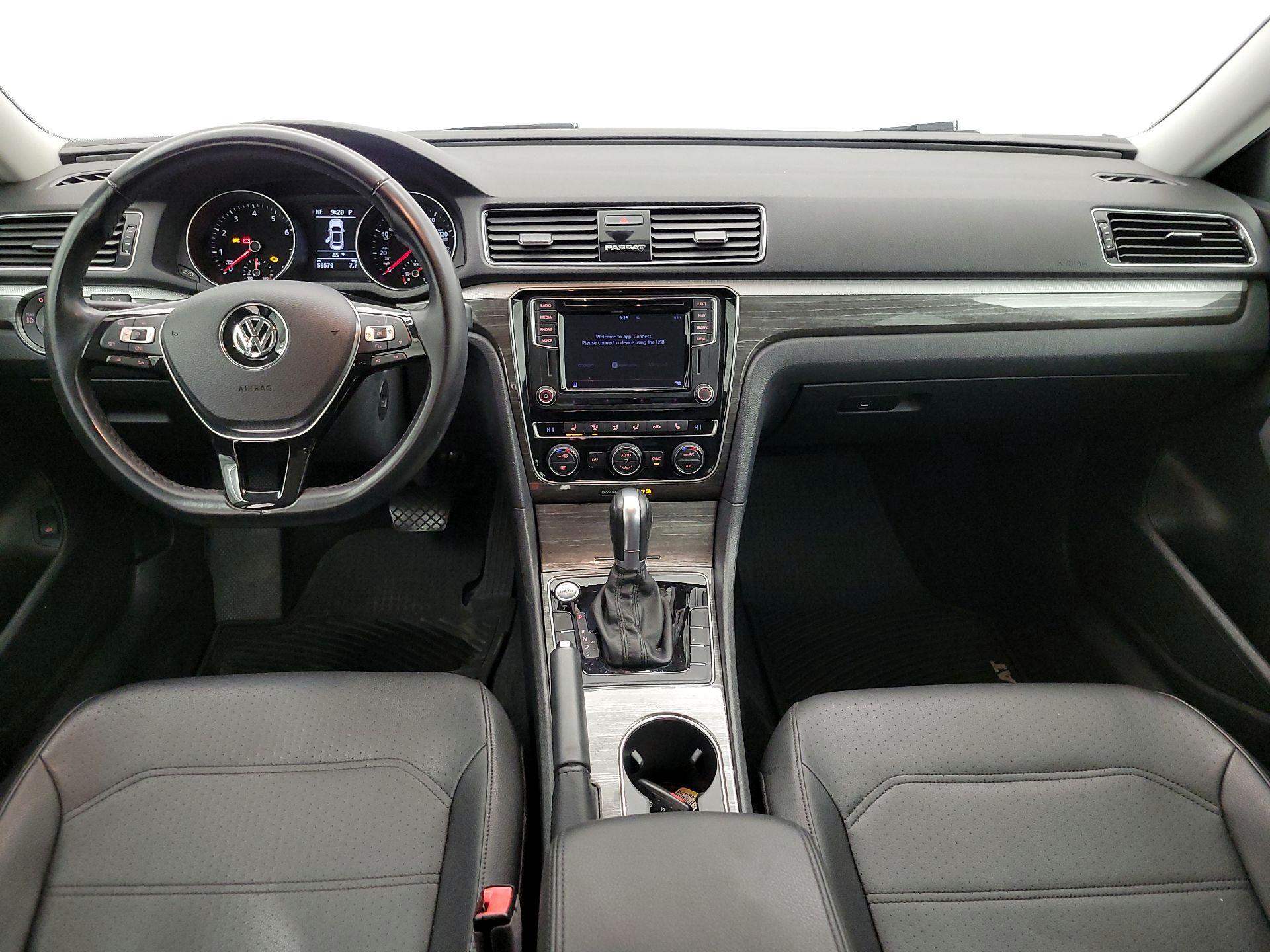 Thumbnail: 2018 Volkswagen Passat - 9