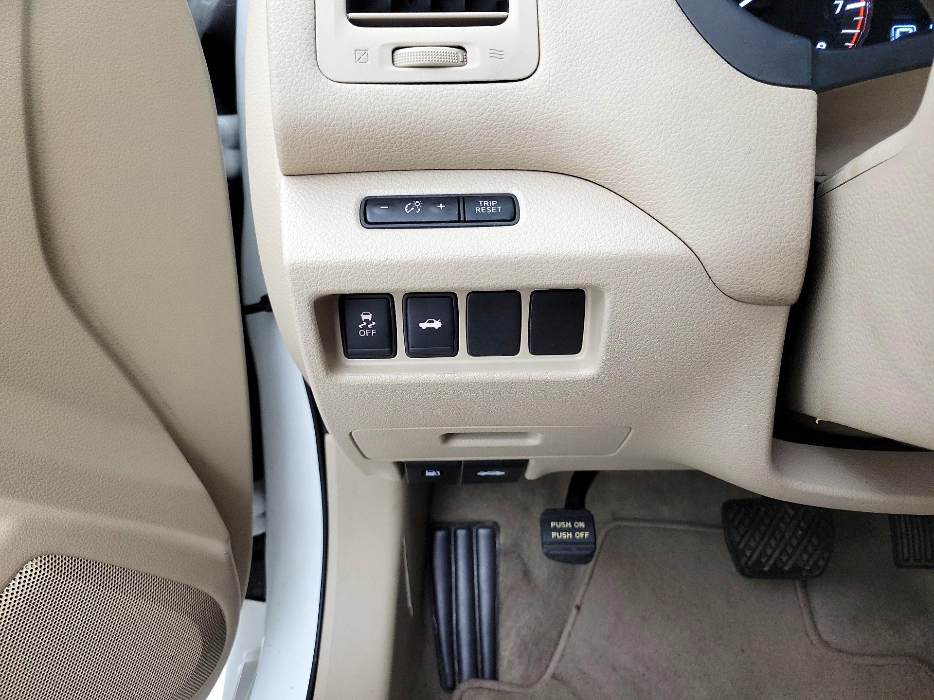 Thumbnail: 2014 Nissan Altima - 13