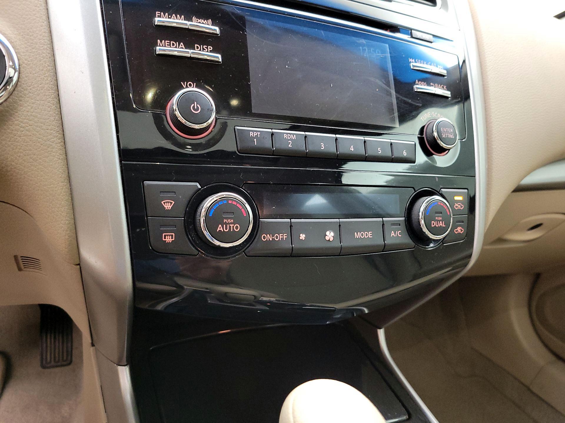Thumbnail: 2014 Nissan Altima - 16
