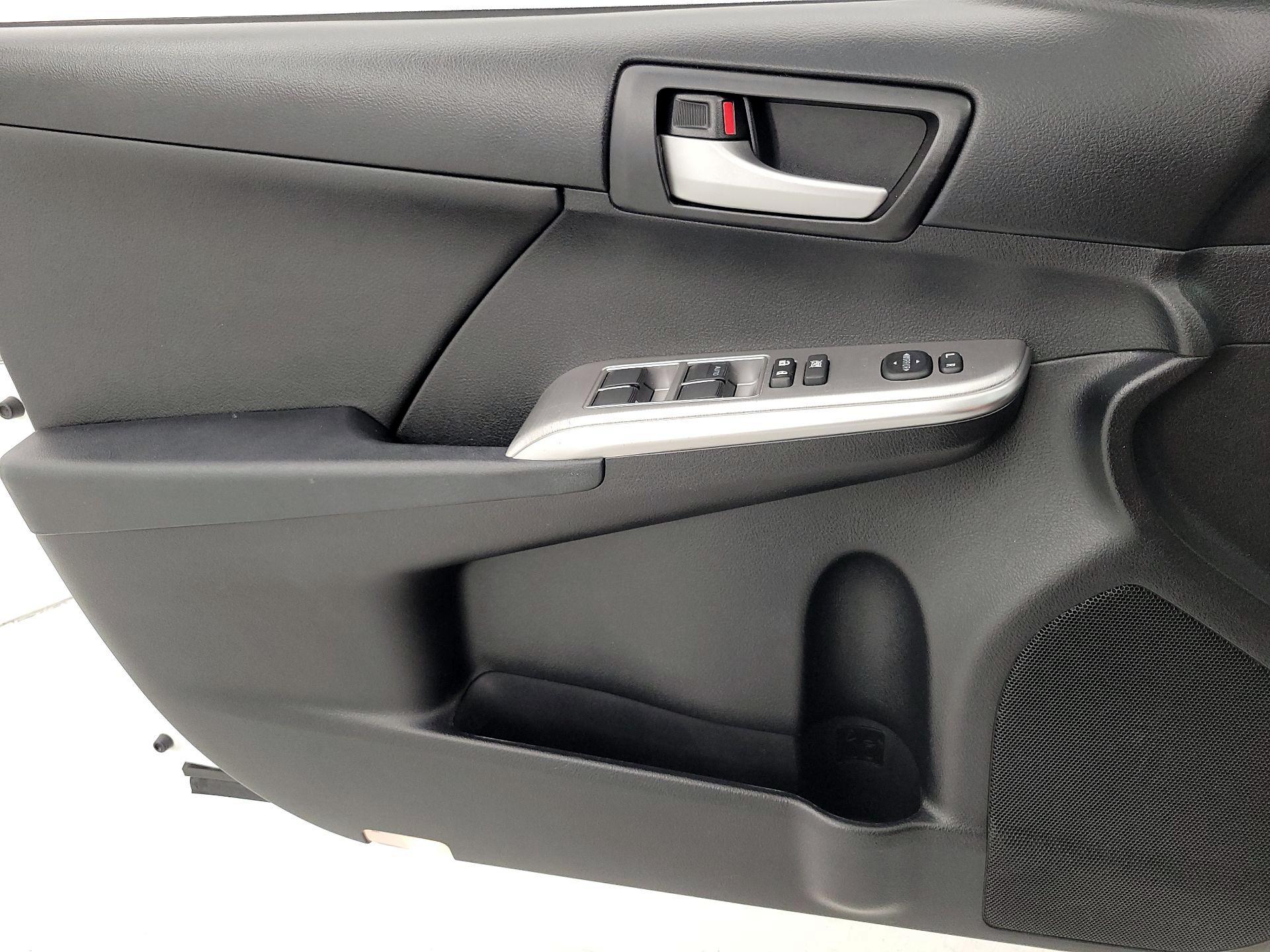 Thumbnail: 2014 Toyota Camry - 12