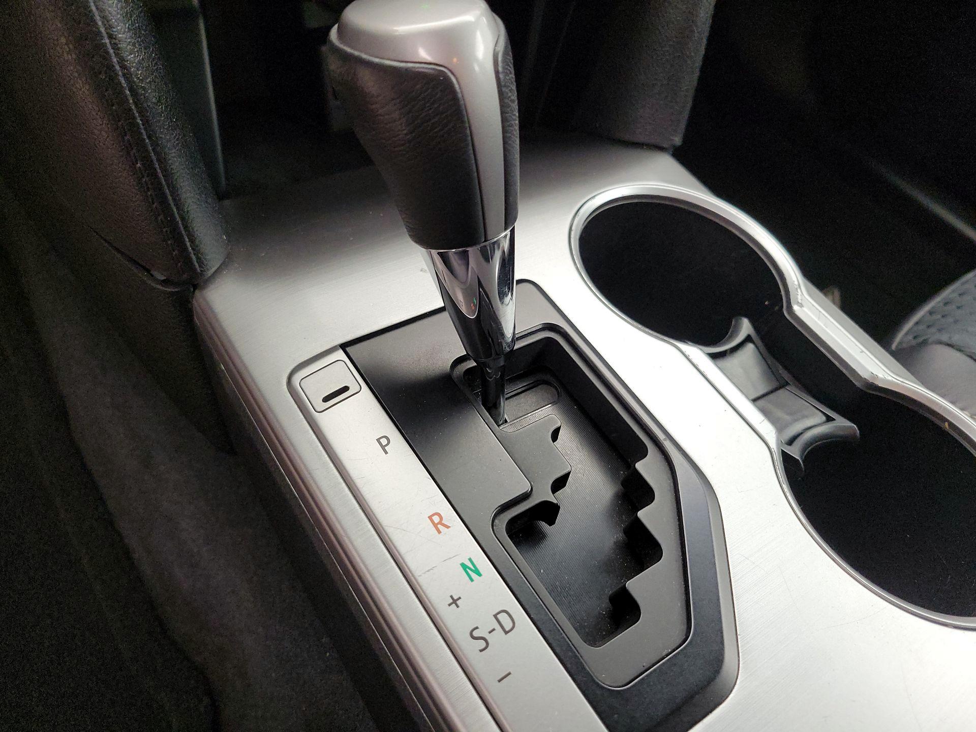 Thumbnail: 2014 Toyota Camry - 16