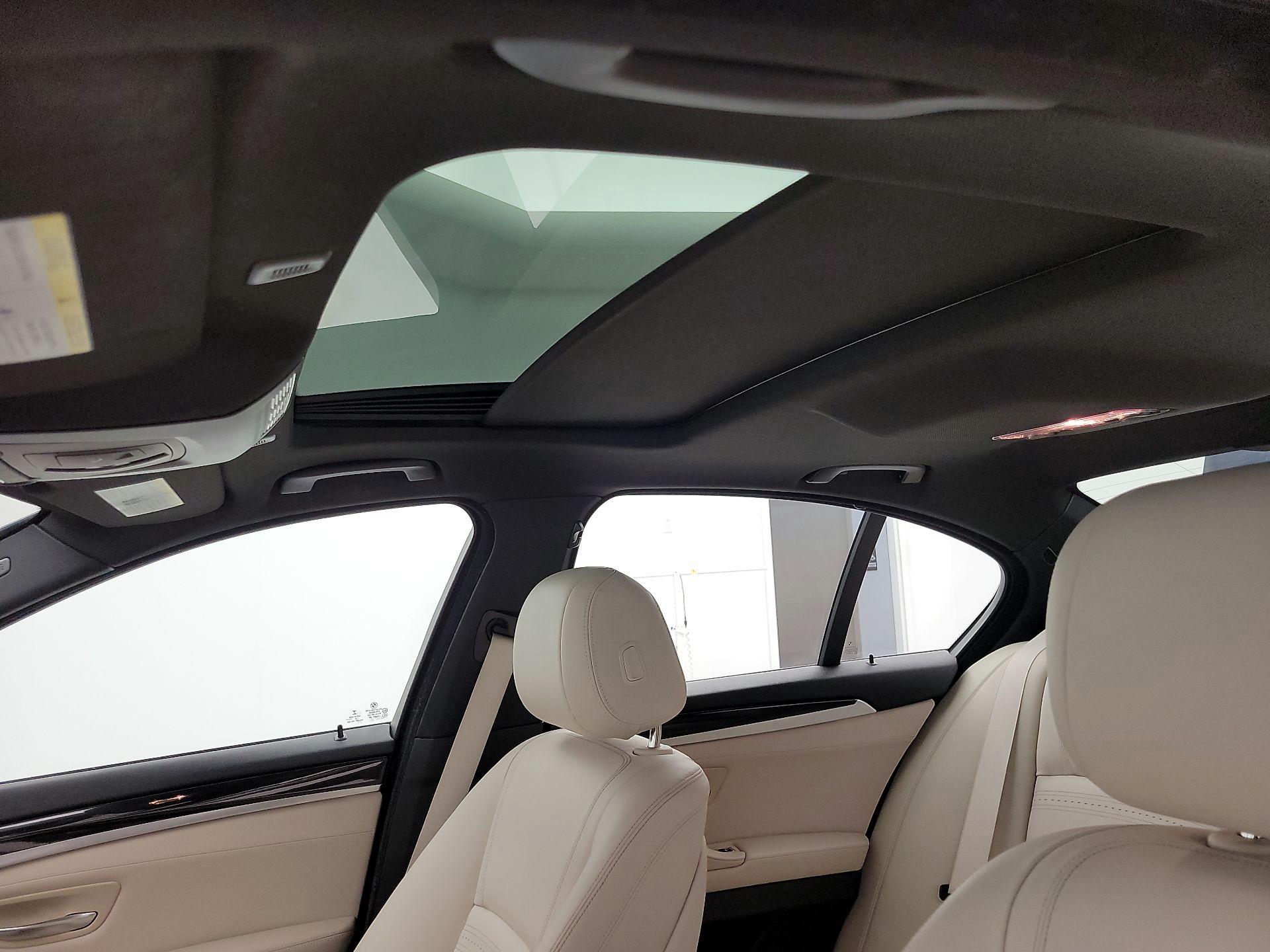 Thumbnail: 2015 BMW 5 Series - 20
