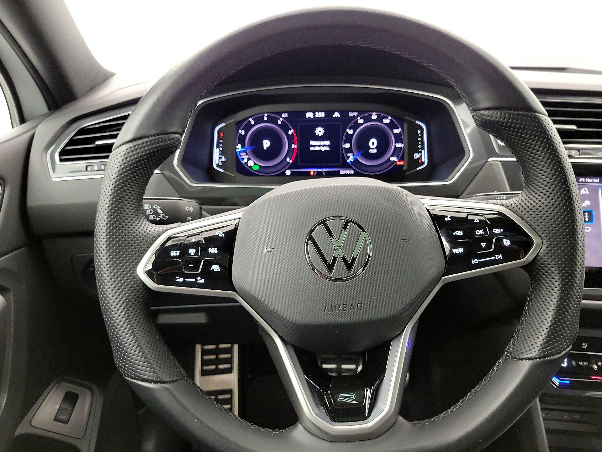 Thumbnail: 2022 Volkswagen Tiguan - 10