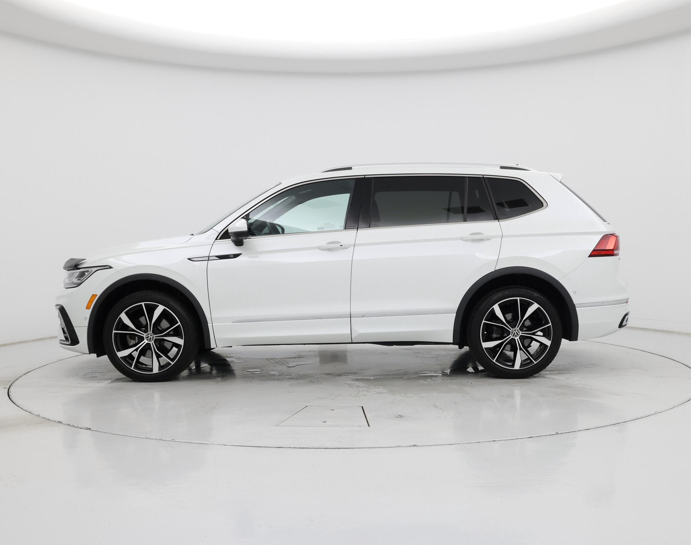 Thumbnail: 2022 Volkswagen Tiguan - 3