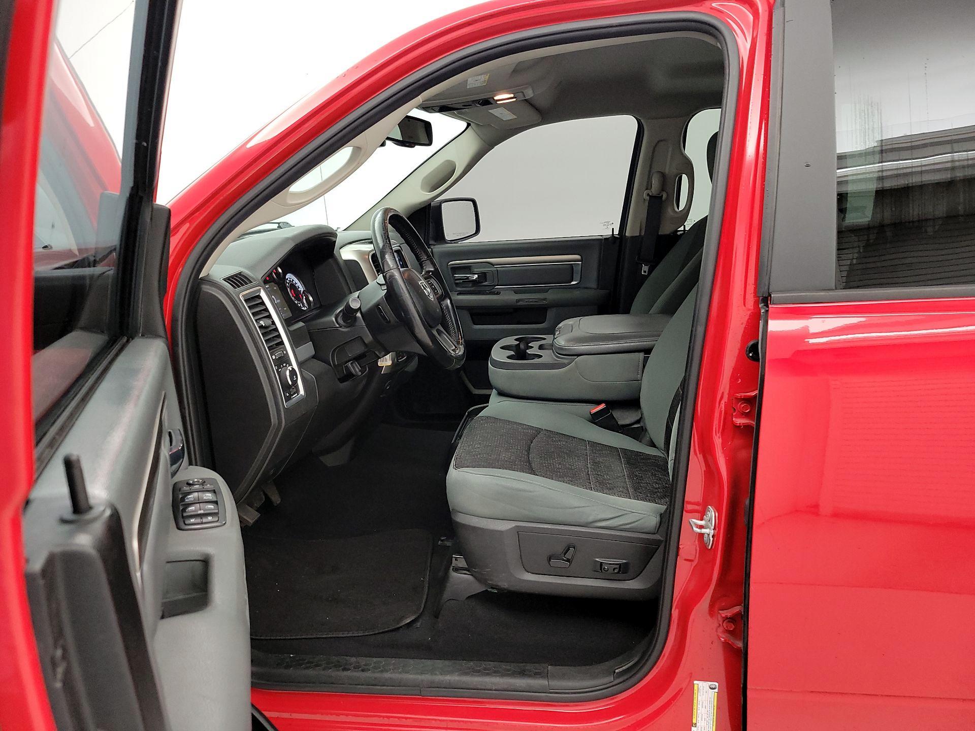 Thumbnail: 2019 RAM 1500 Classic - 11