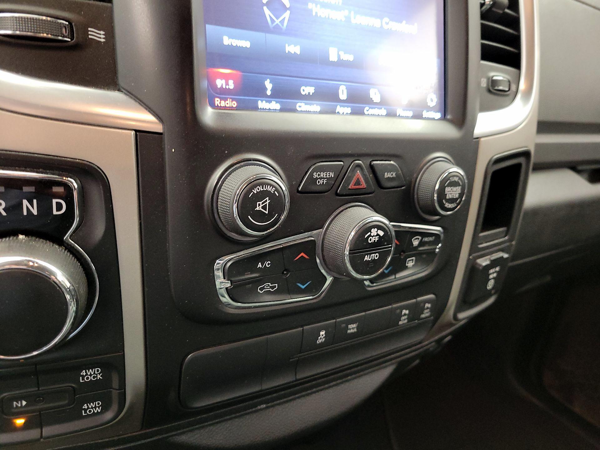 Thumbnail: 2019 RAM 1500 Classic - 16