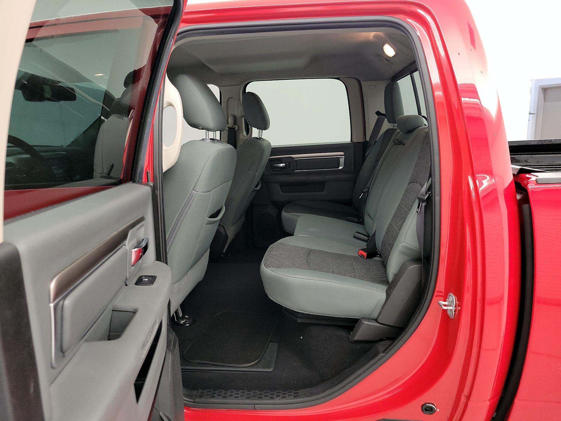 Thumbnail: 2019 RAM 1500 Classic - 19