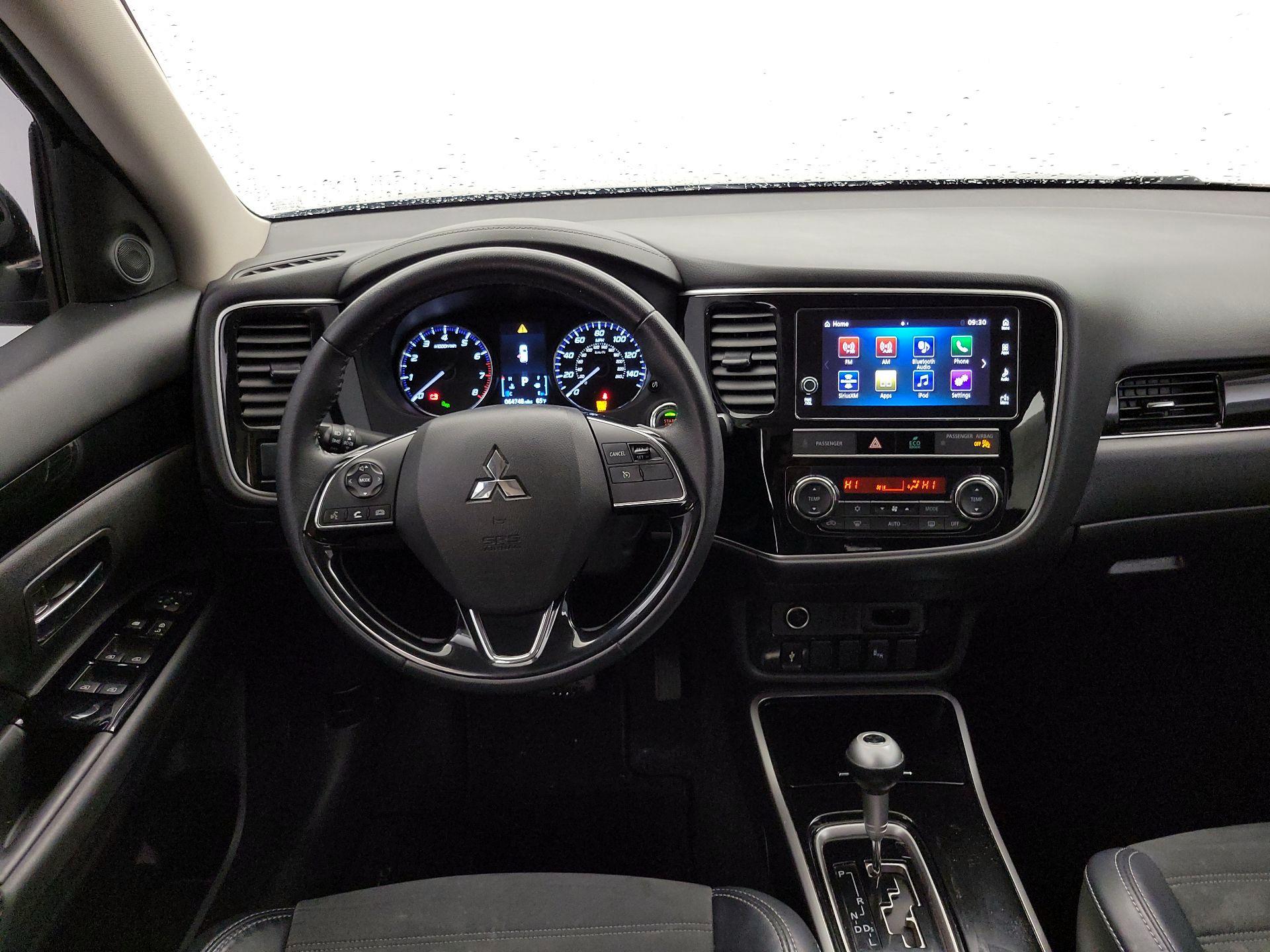 Thumbnail: 2019 Mitsubishi Outlander - 10